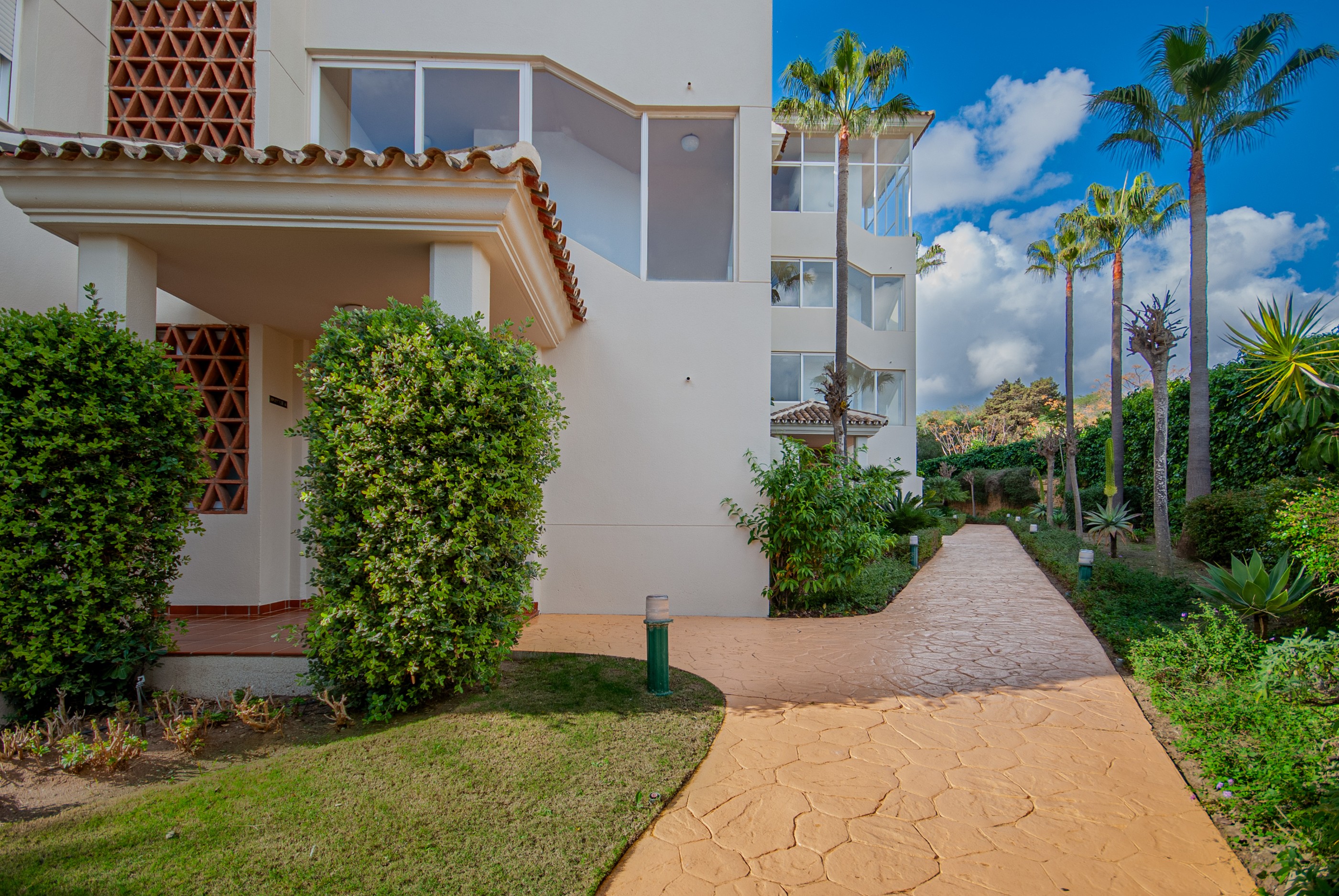 2 Bedroom Apartment in Marbella - Photo 28