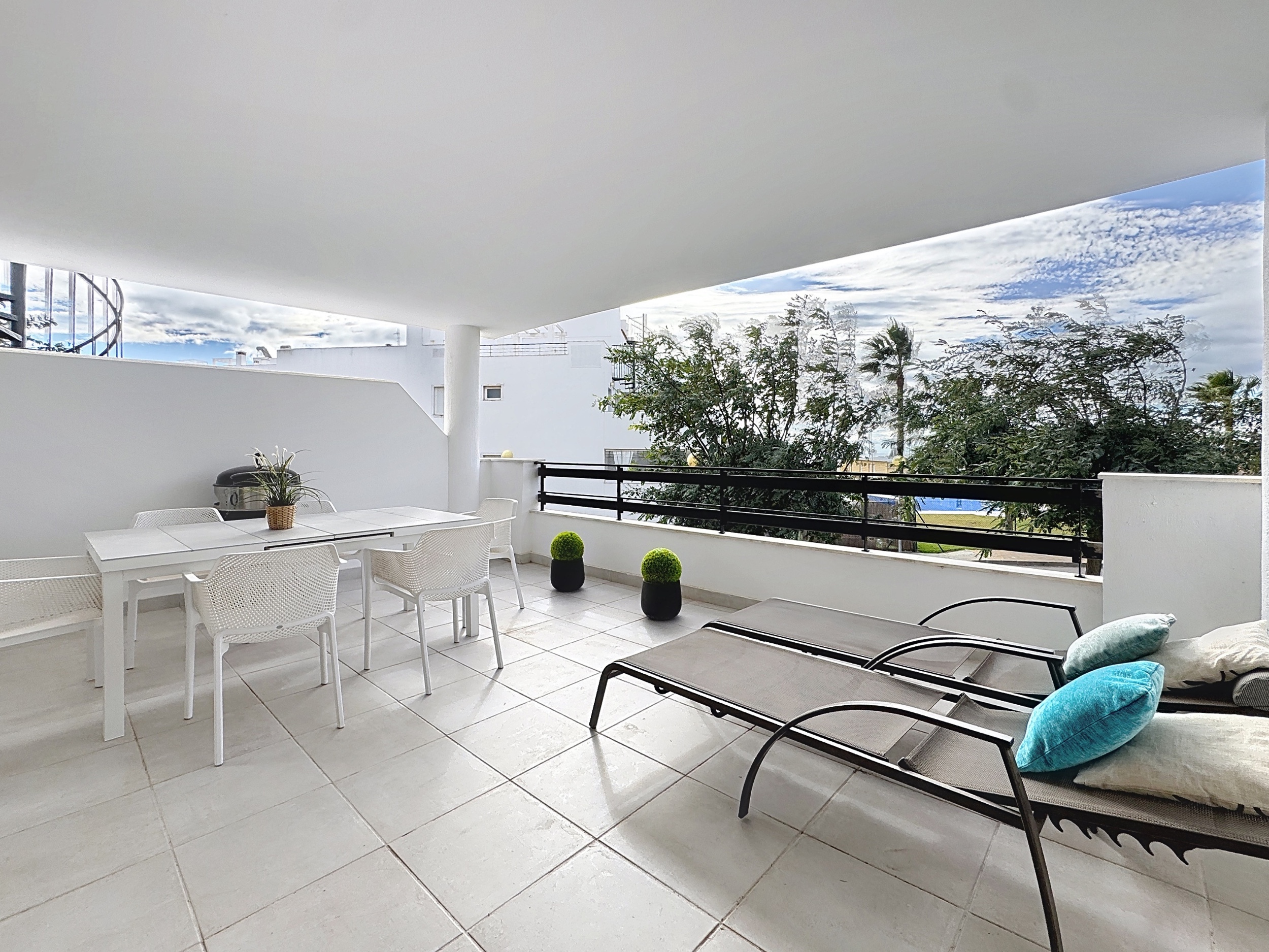2 Bedroom Apartment in Casares - Photo 3