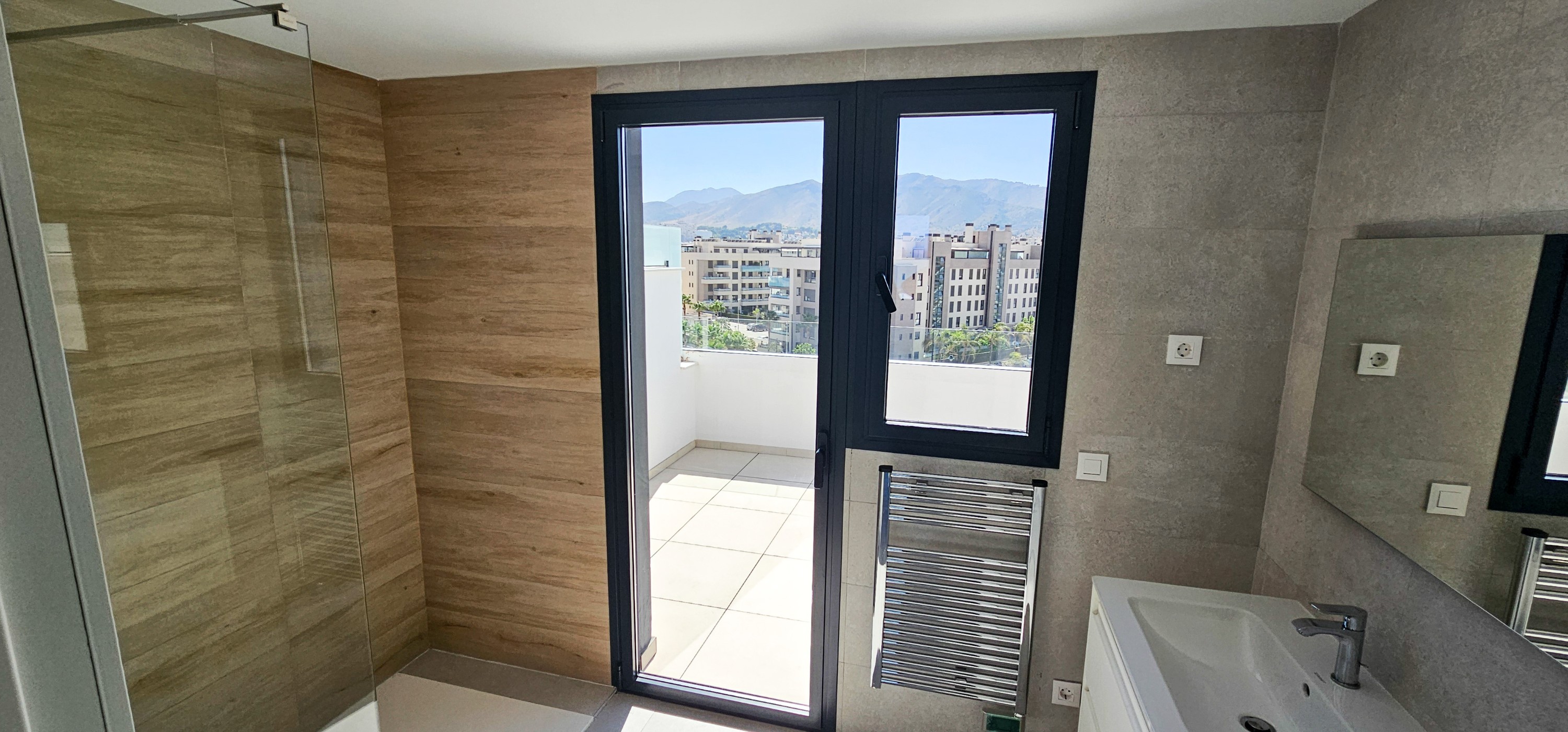 3 Bedroom Penthouse in Torremolinos - Photo 4