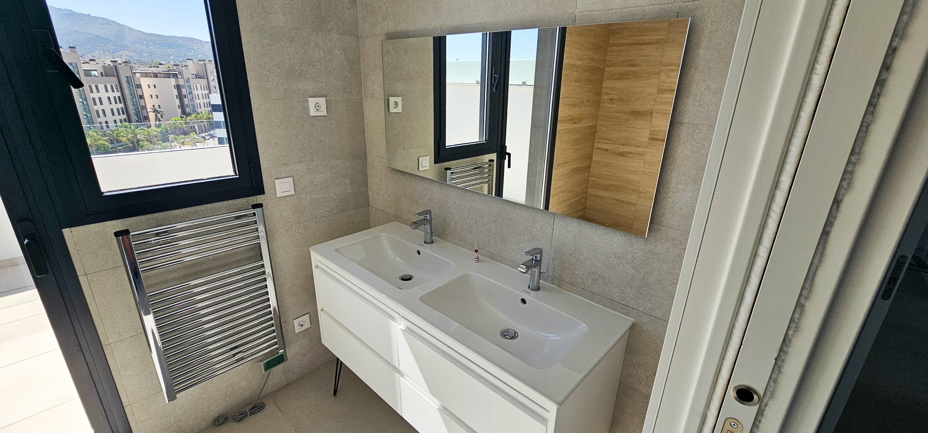 3 Bedroom Penthouse in Torremolinos - Photo 5