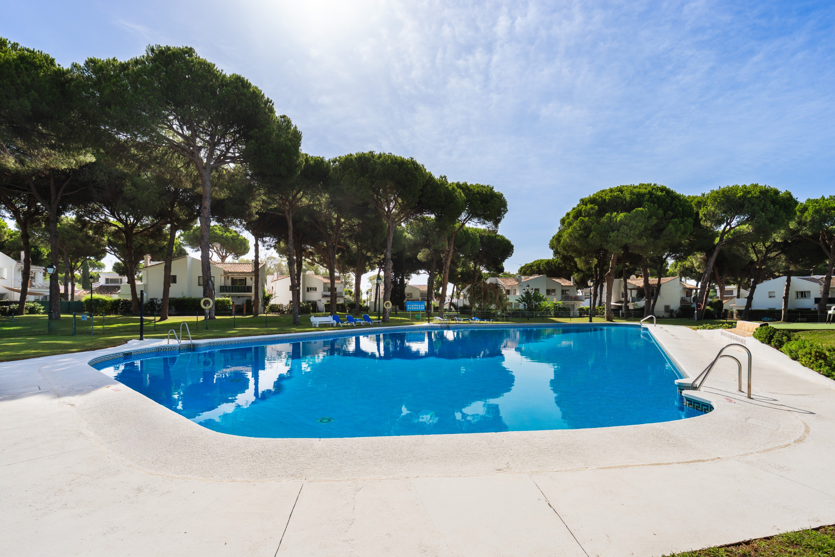 4 Bedroom Townhouse in Estepona - Photo 4