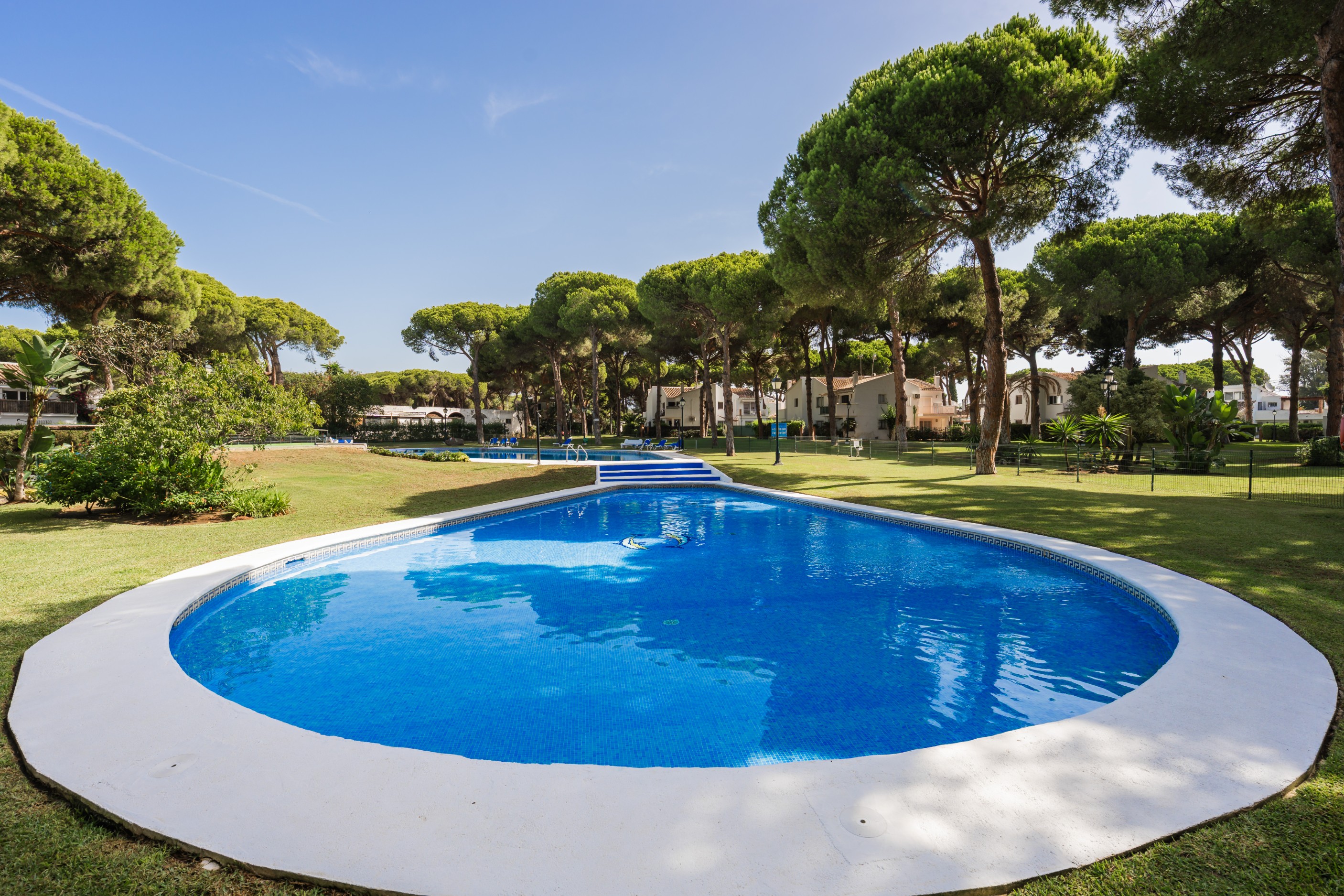 4 Bedroom Townhouse in Estepona - Photo 3