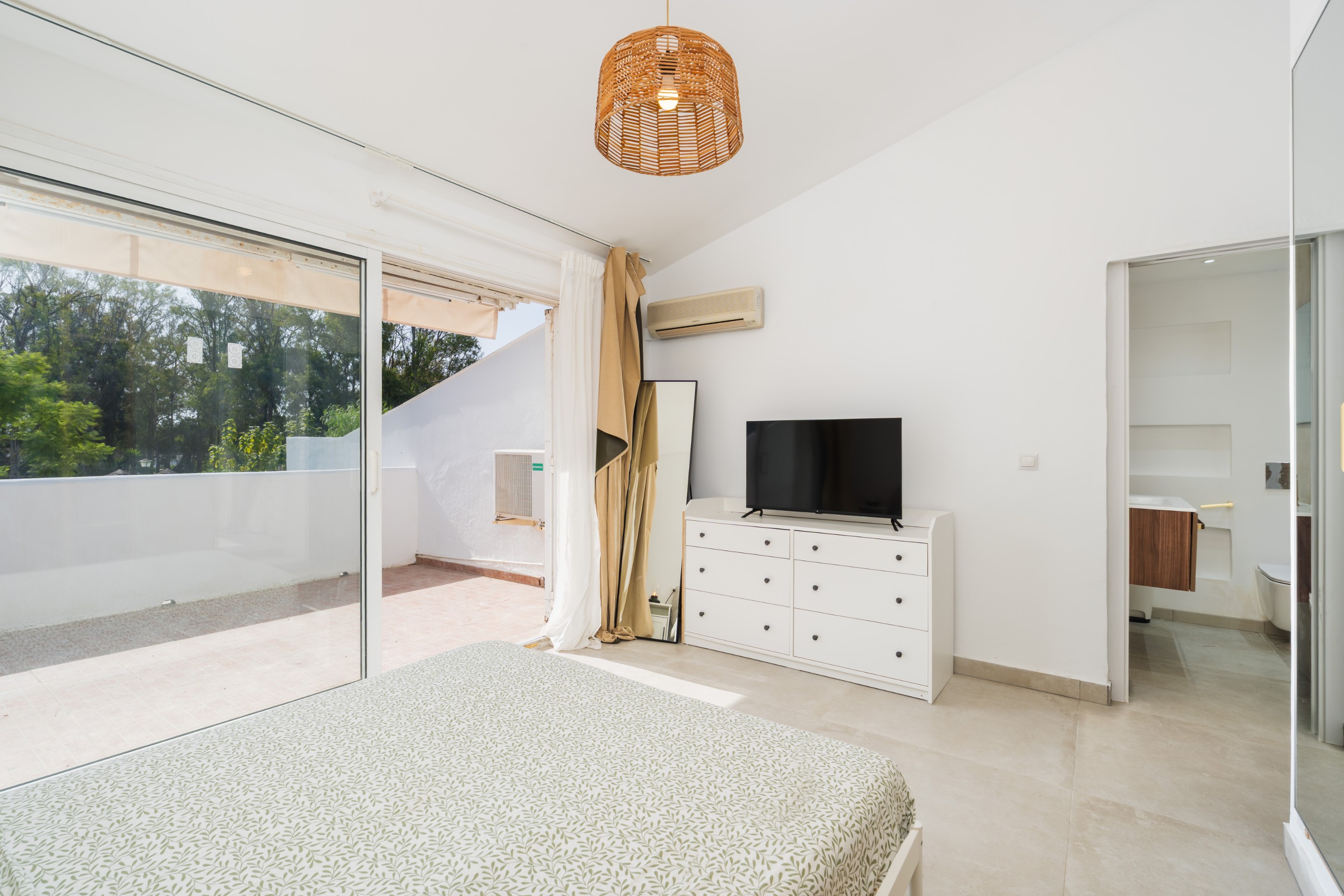4 Bedroom Townhouse in Estepona - Photo 19