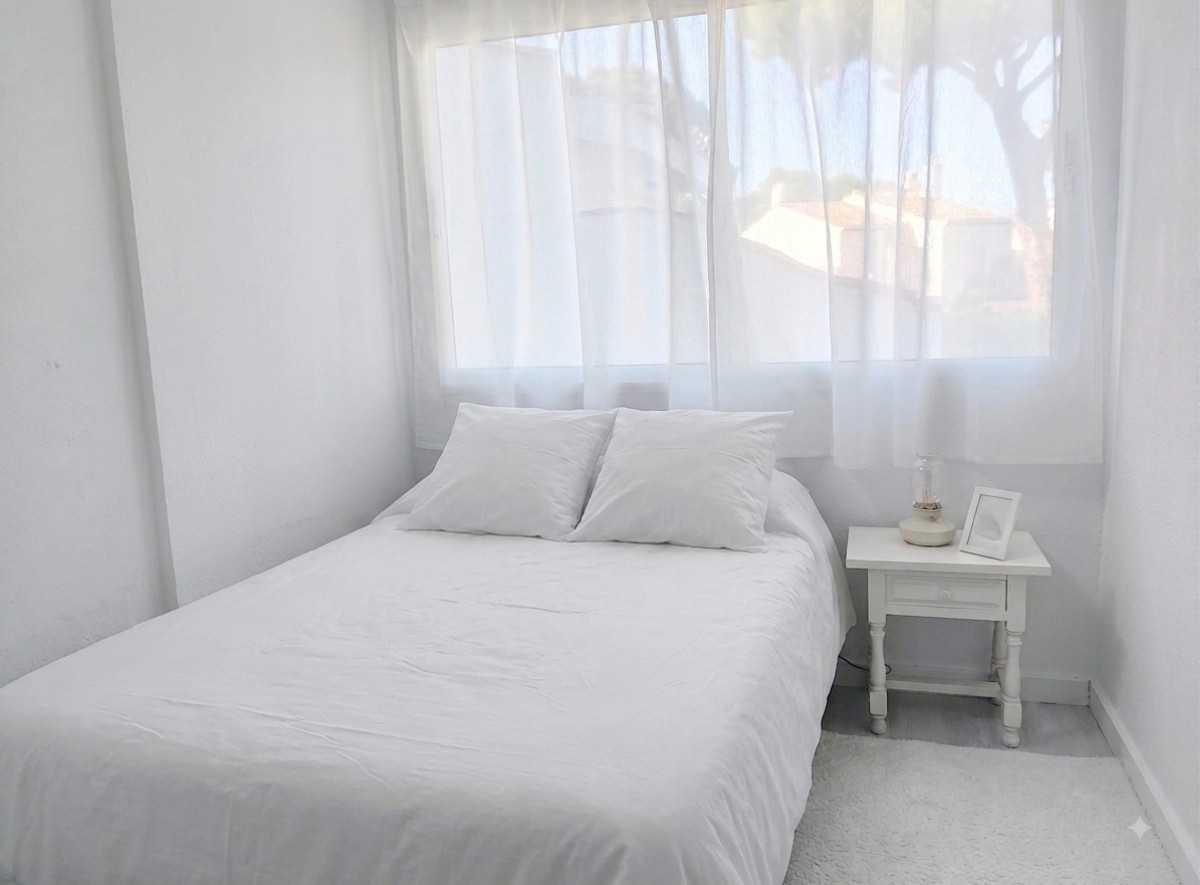 4 Bedroom Townhouse in Estepona - Photo 25