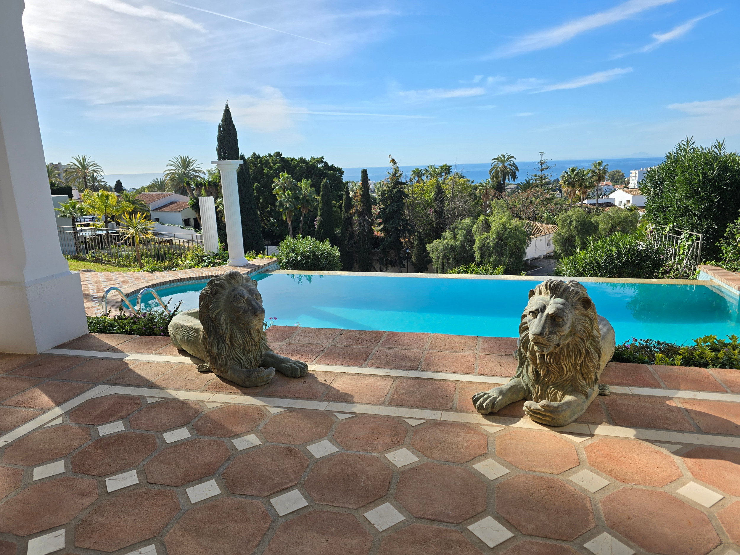 4 Bedroom Villa in Marbella - Photo 10