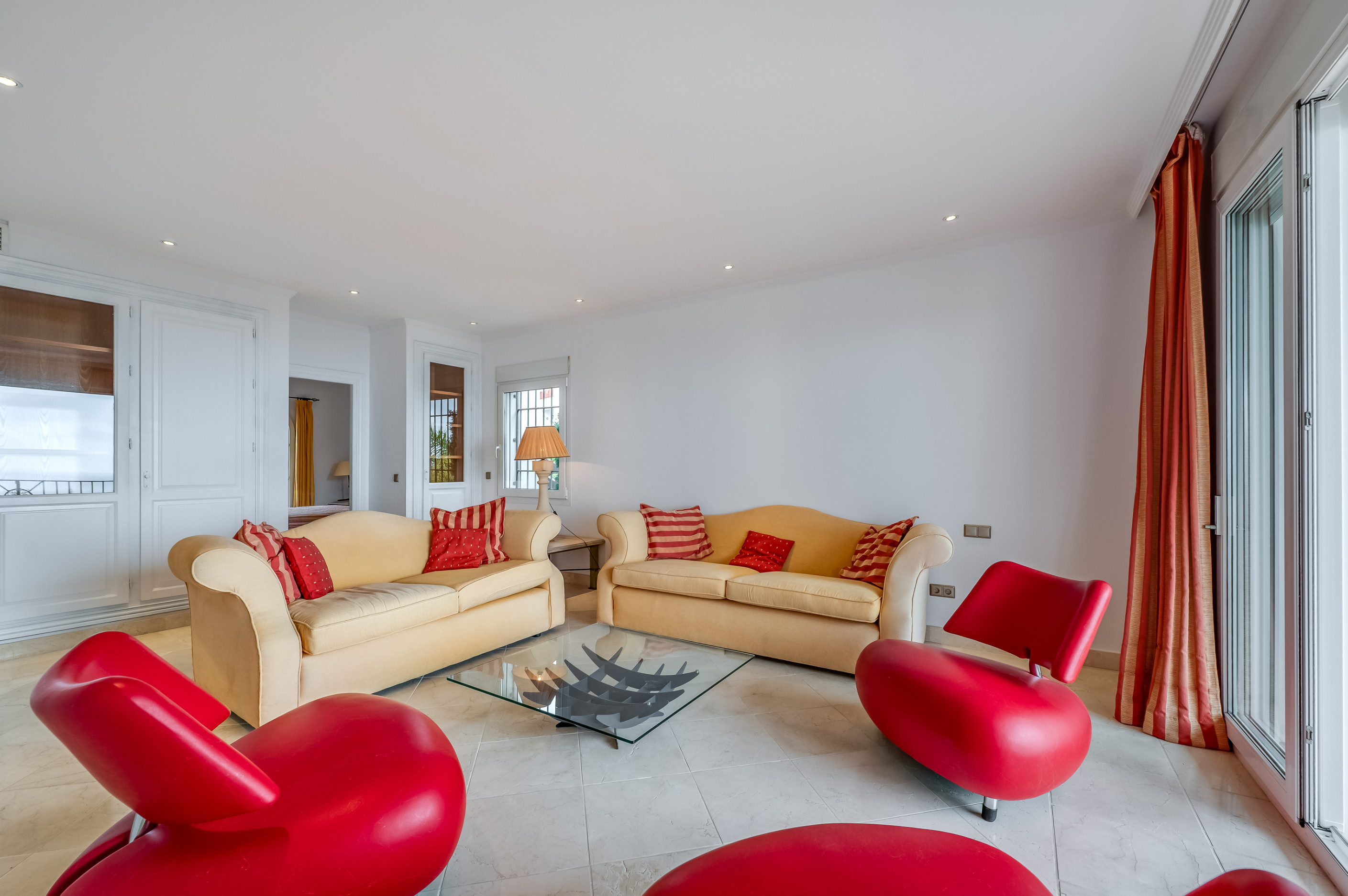 4 Bedroom Villa in Marbella - Photo 12