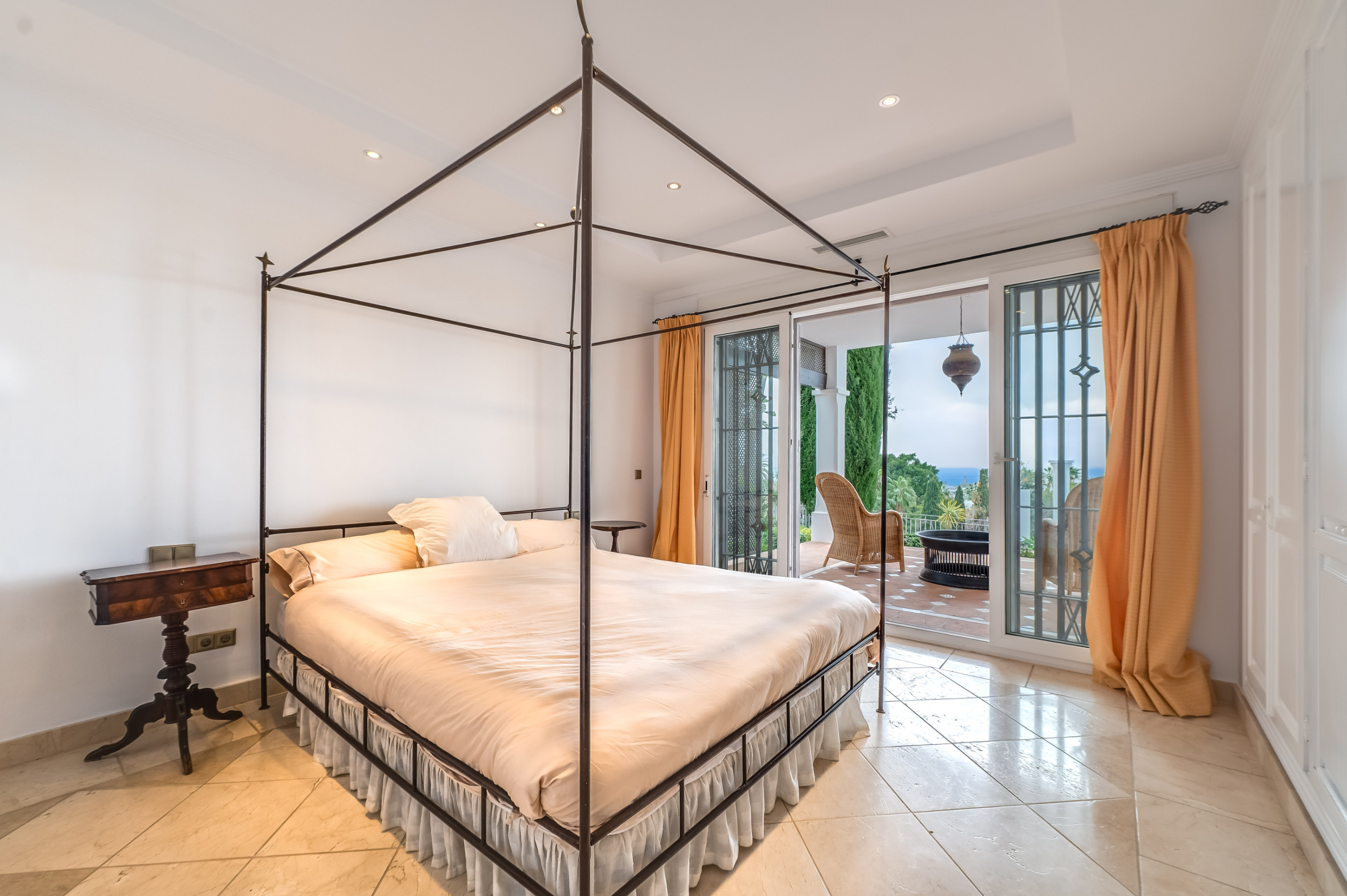 4 Bedroom Villa in Marbella - Photo 25