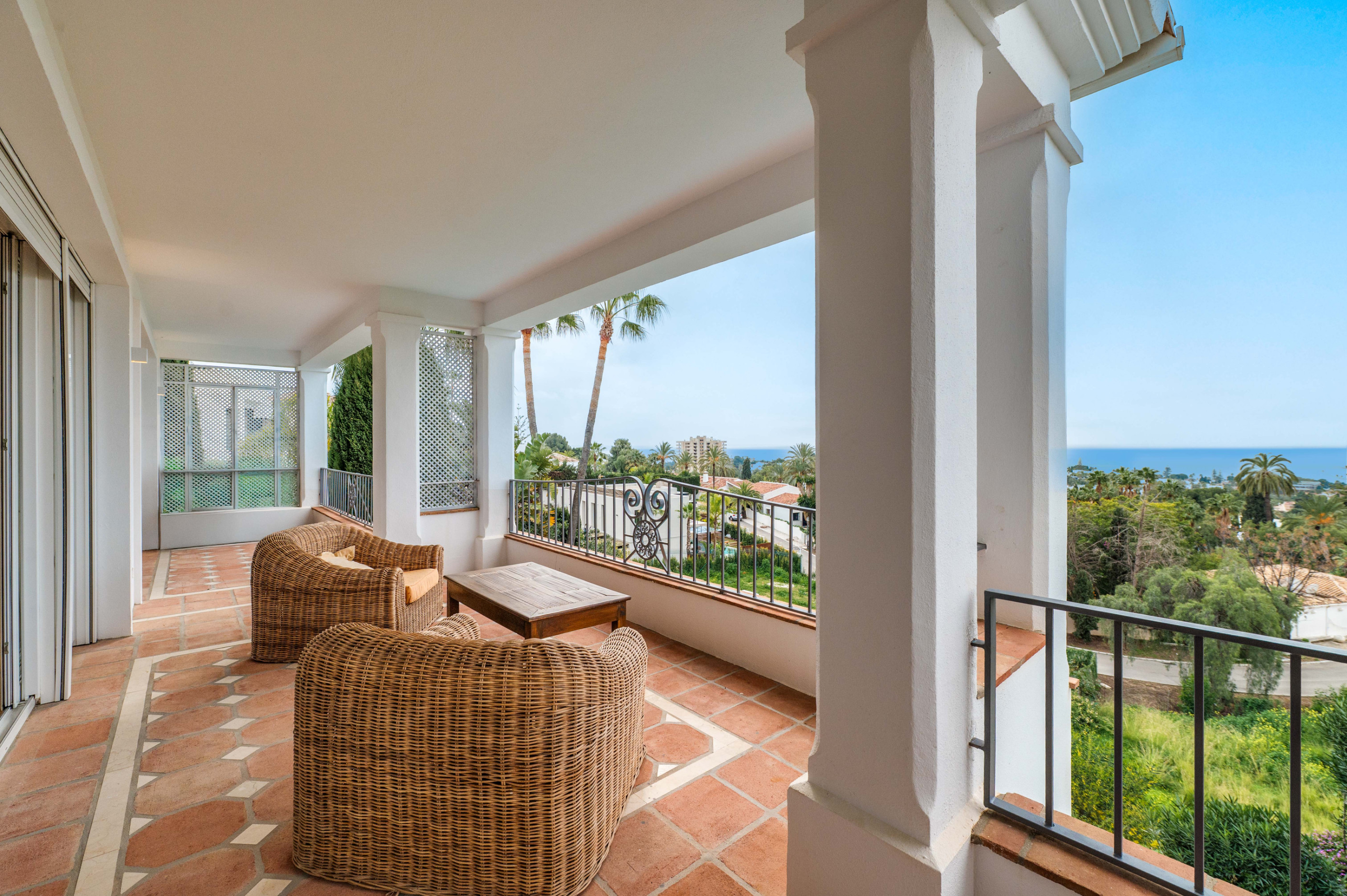 4 Bedroom Villa in Marbella - Photo 2