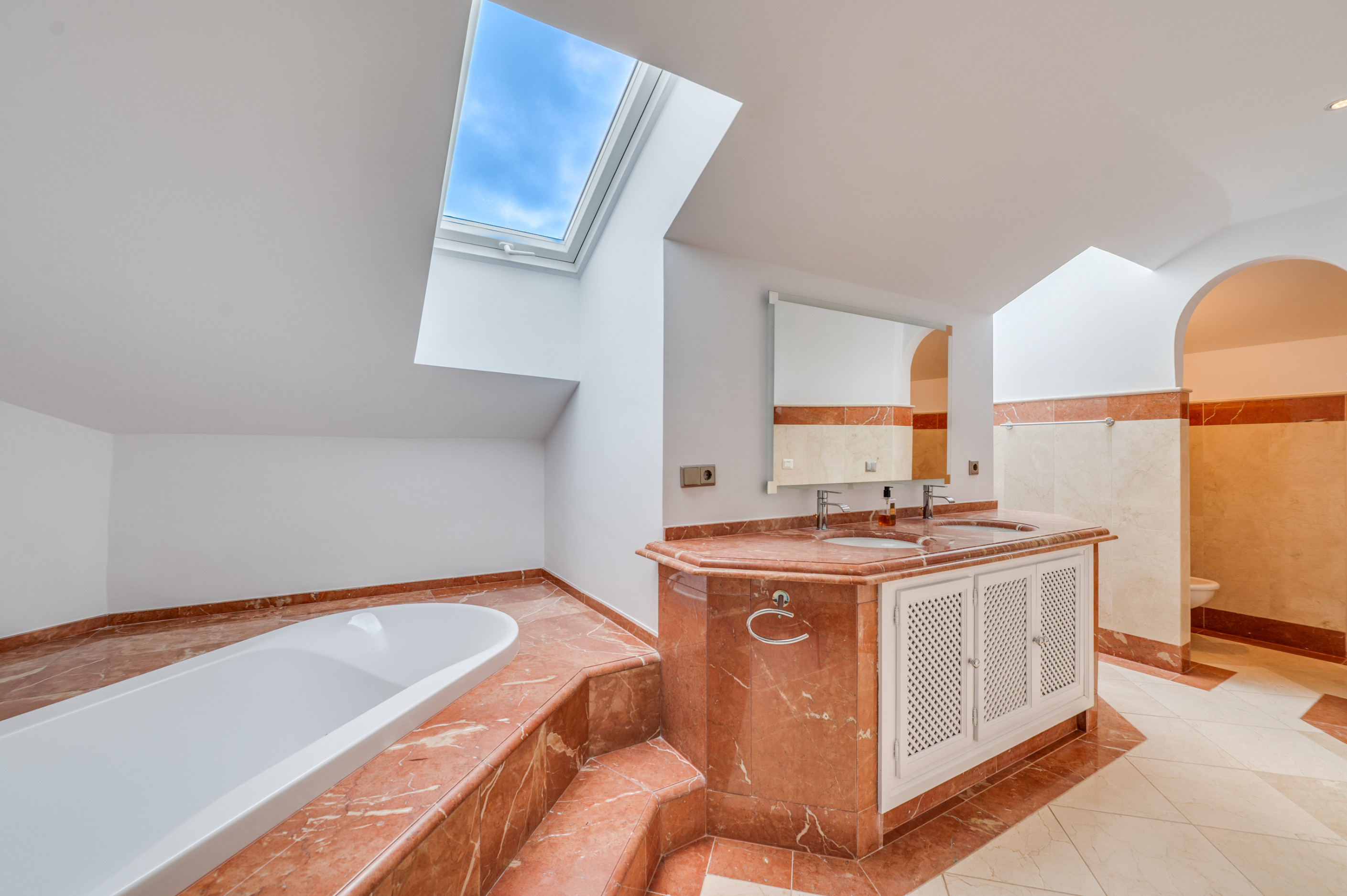 4 Bedroom Villa in Marbella - Photo 20