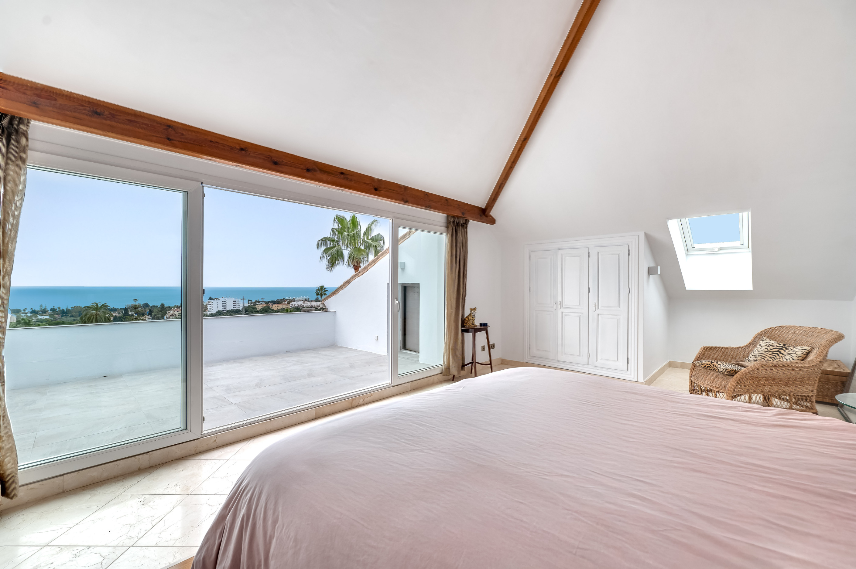 4 Bedroom Villa in Marbella - Photo 19