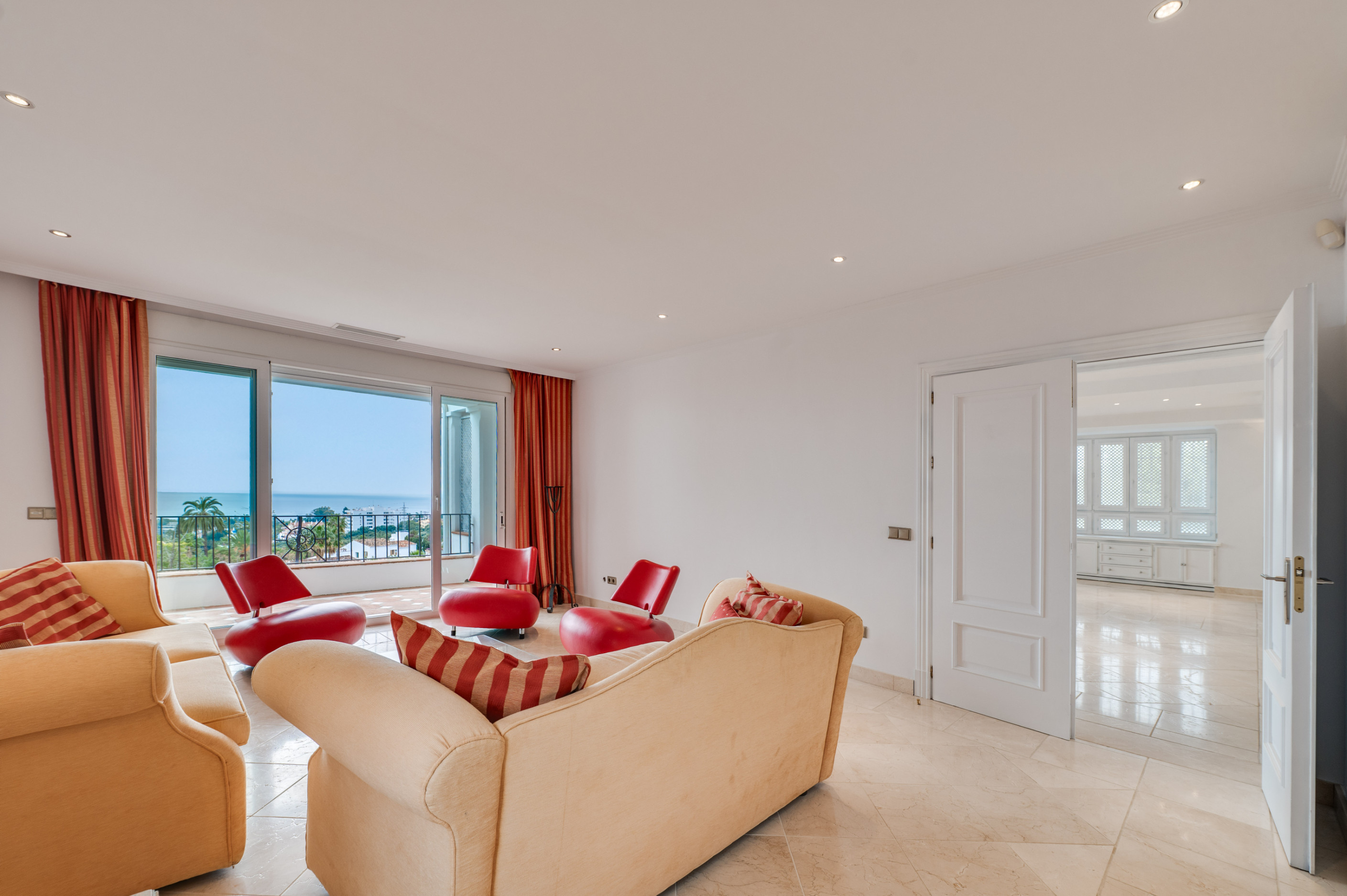 4 Bedroom Villa in Marbella - Photo 13