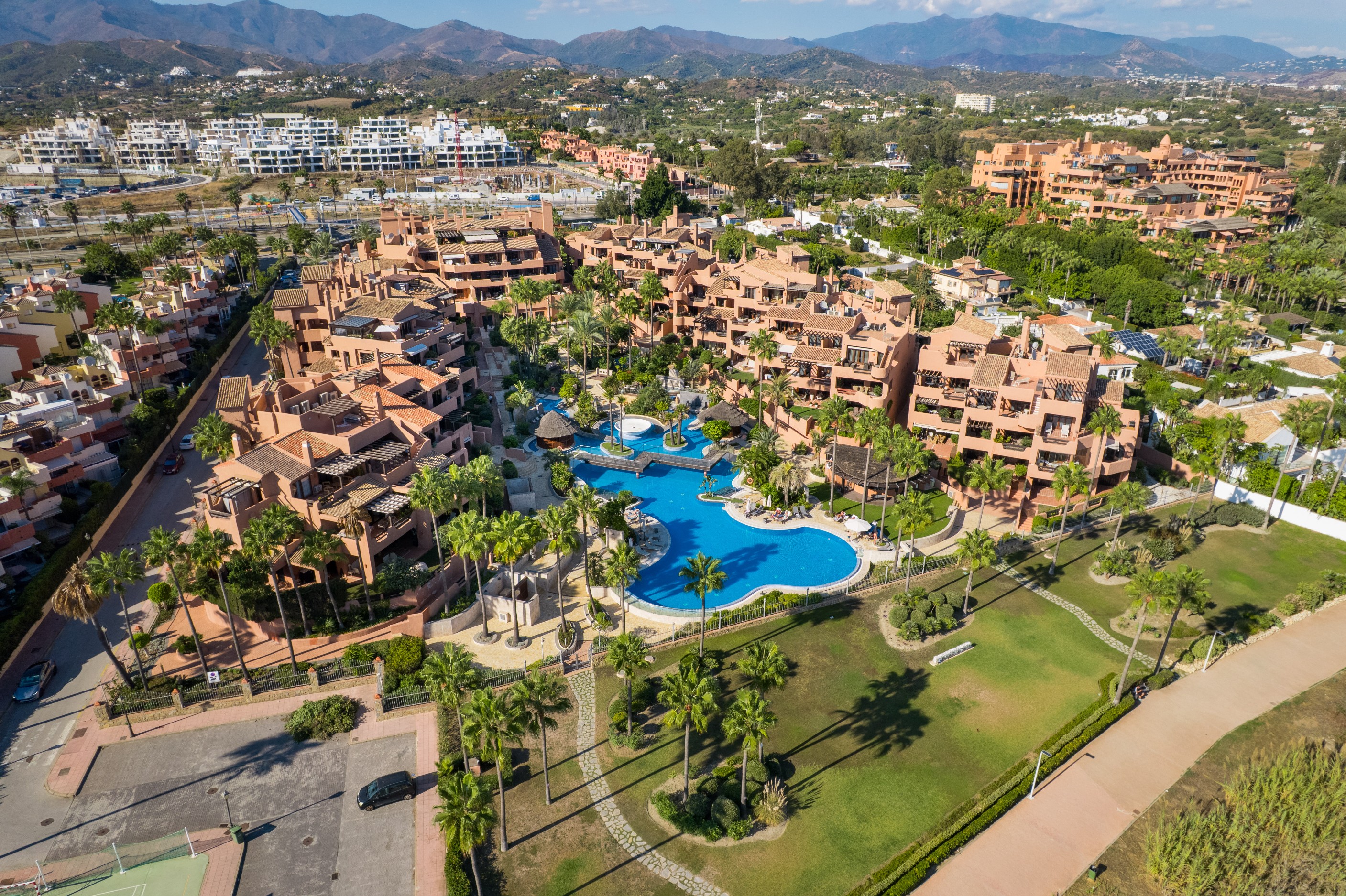 4 Bedroom Apartment in Estepona - Photo 26
