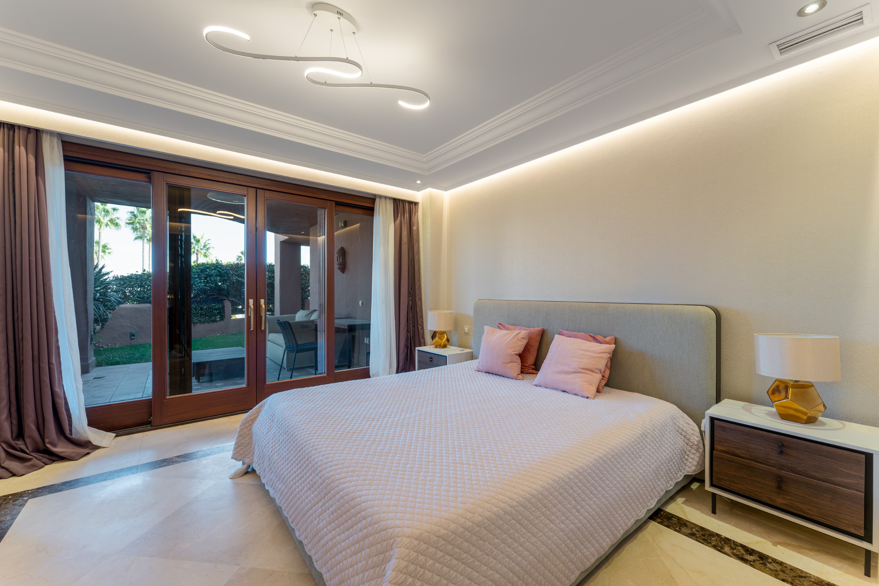 4 Bedroom Apartment in Estepona - Photo 13