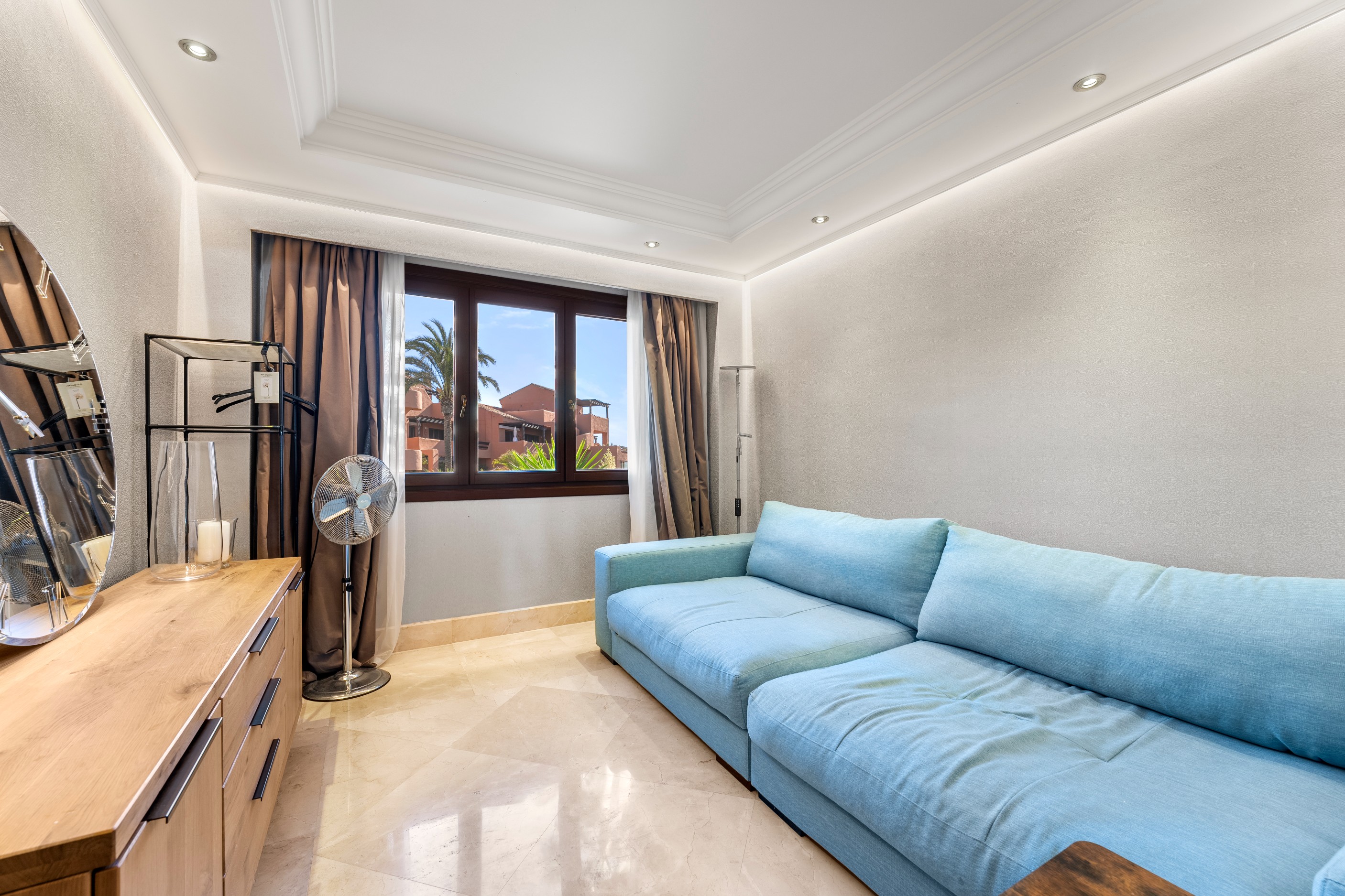 4 Bedroom Apartment in Estepona - Photo 12