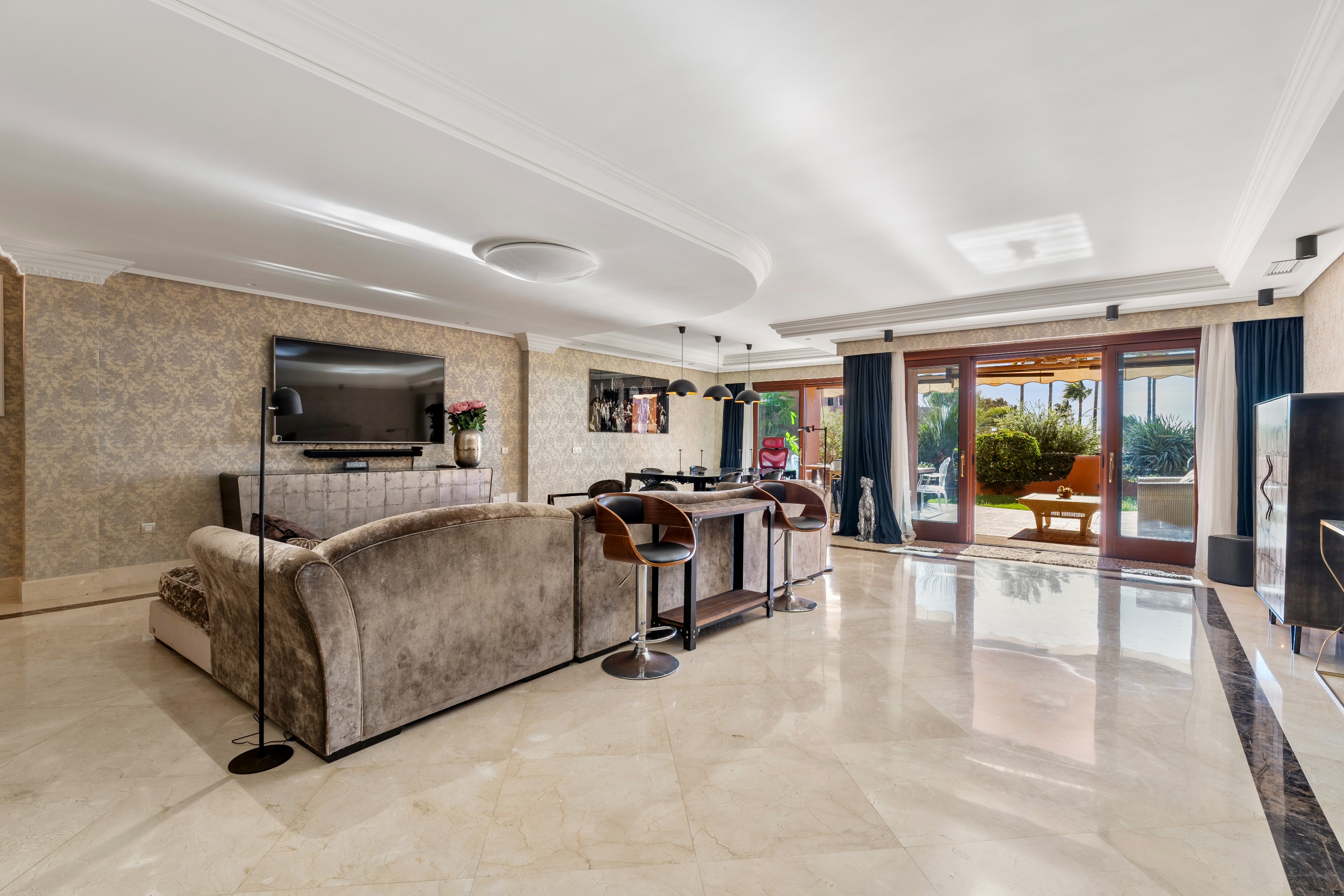 4 Bedroom Apartment in Estepona - Photo 8