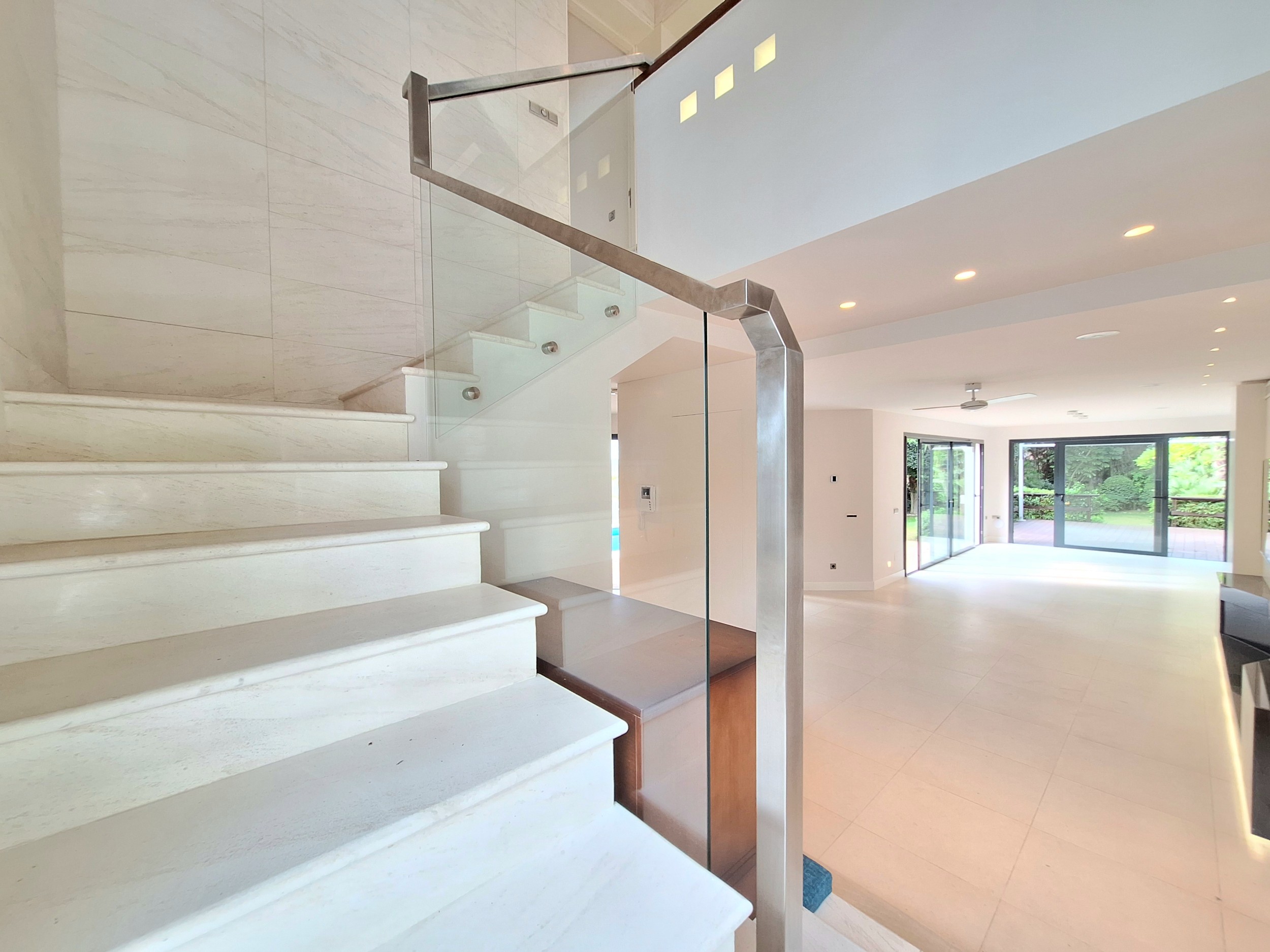 5 Bedroom Villa in Marbella - Photo 3