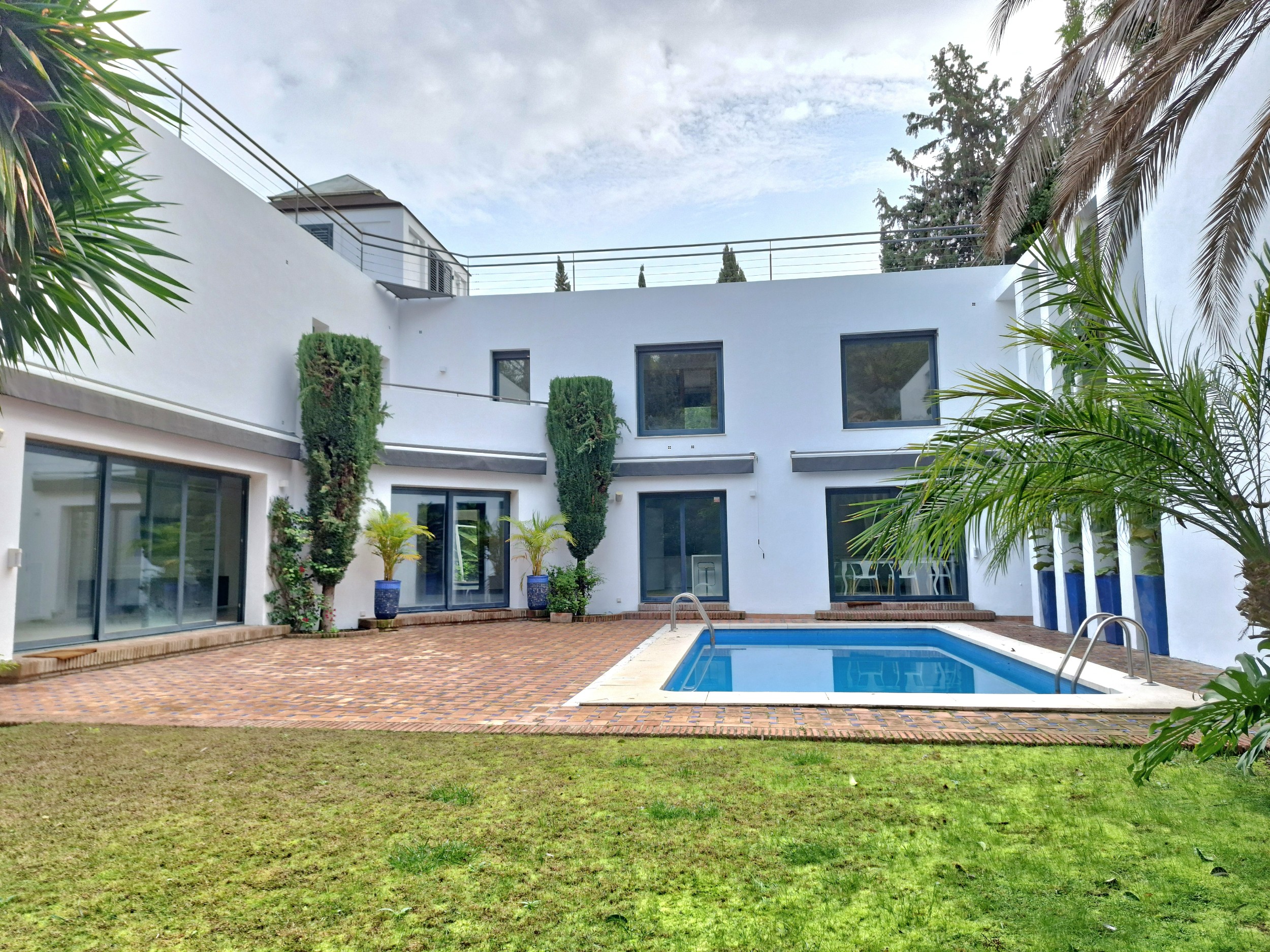 Villa in Nueva Andalucia