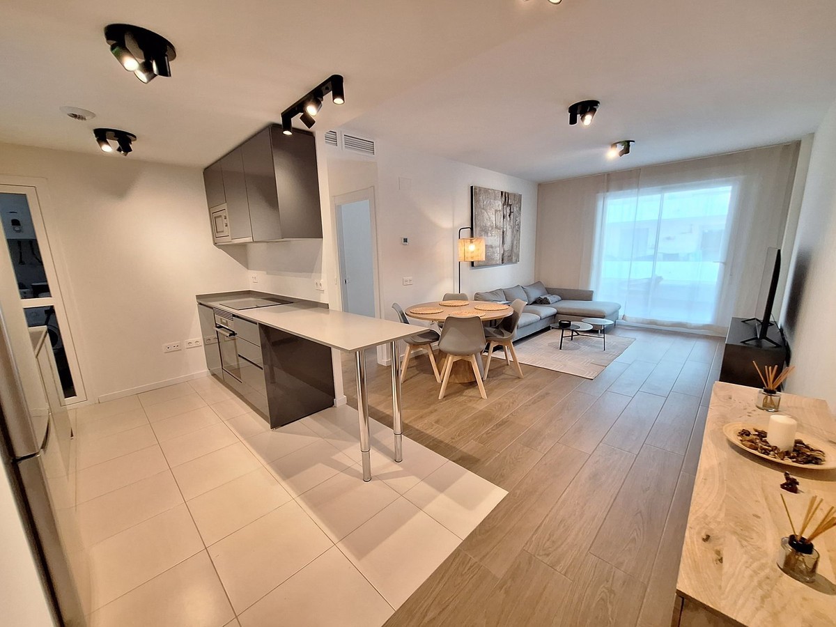 2 Bedroom Apartment in Marbella - Photo 2