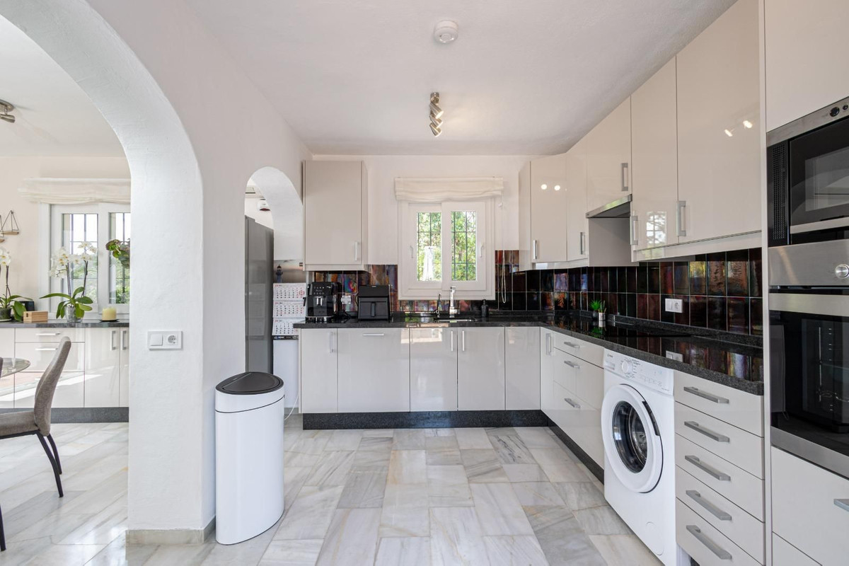 3 Bedroom Villa in Estepona - Photo 7