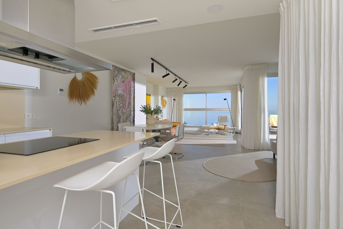 3 Bedroom Penthouse in Benalmádena - Photo 3