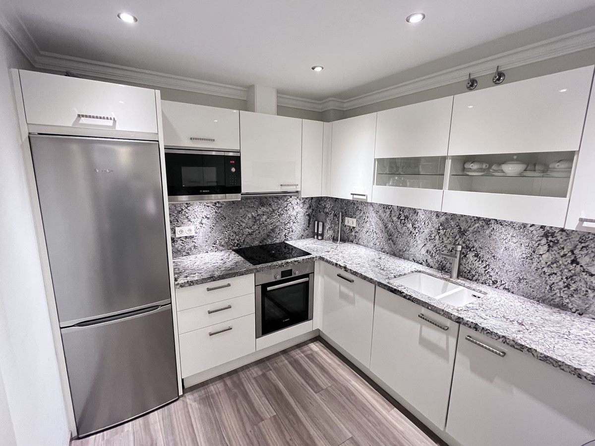 2 Bedroom Apartment in Marbella - Photo 5