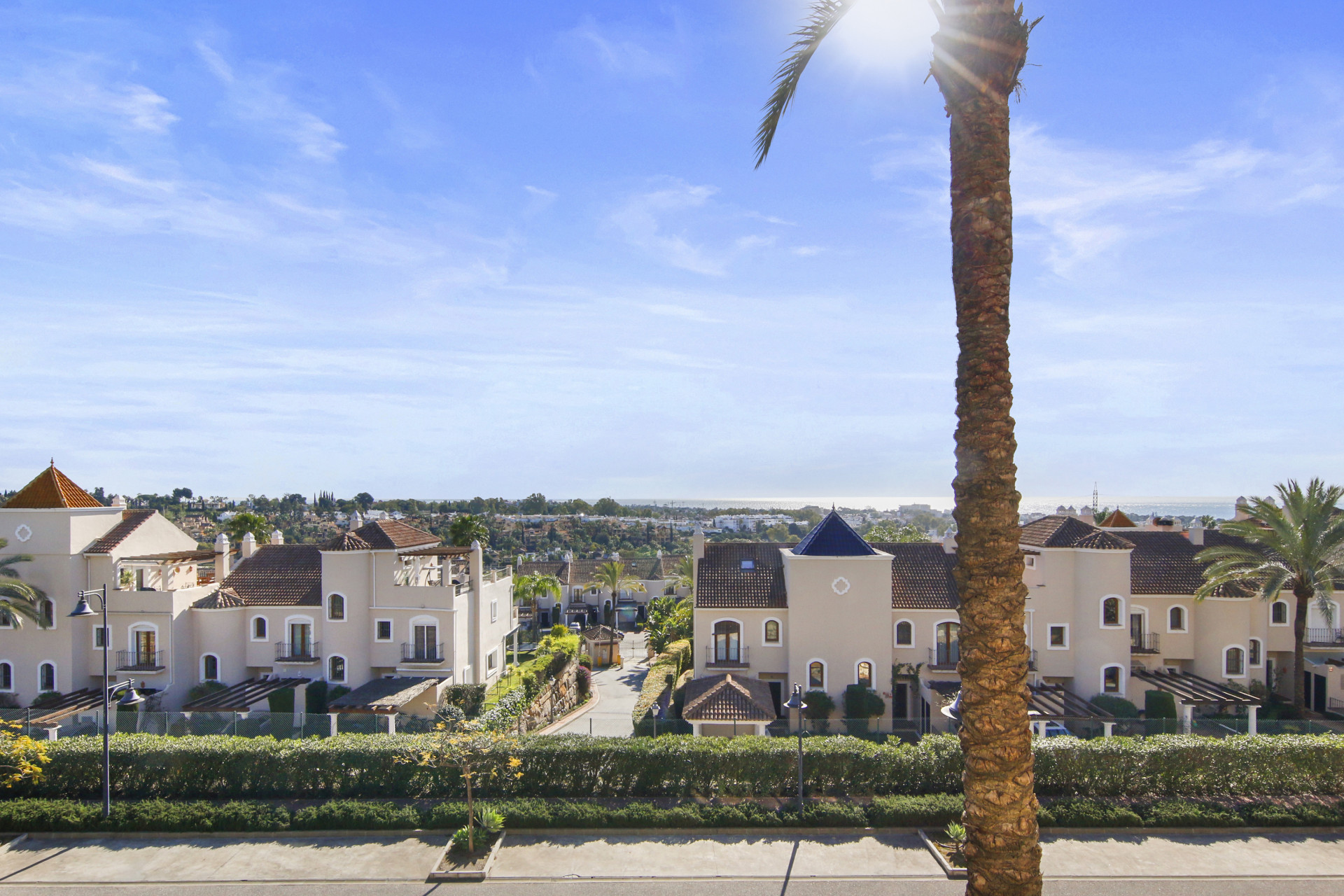 3 Bedroom Apartment in Estepona - Photo 3