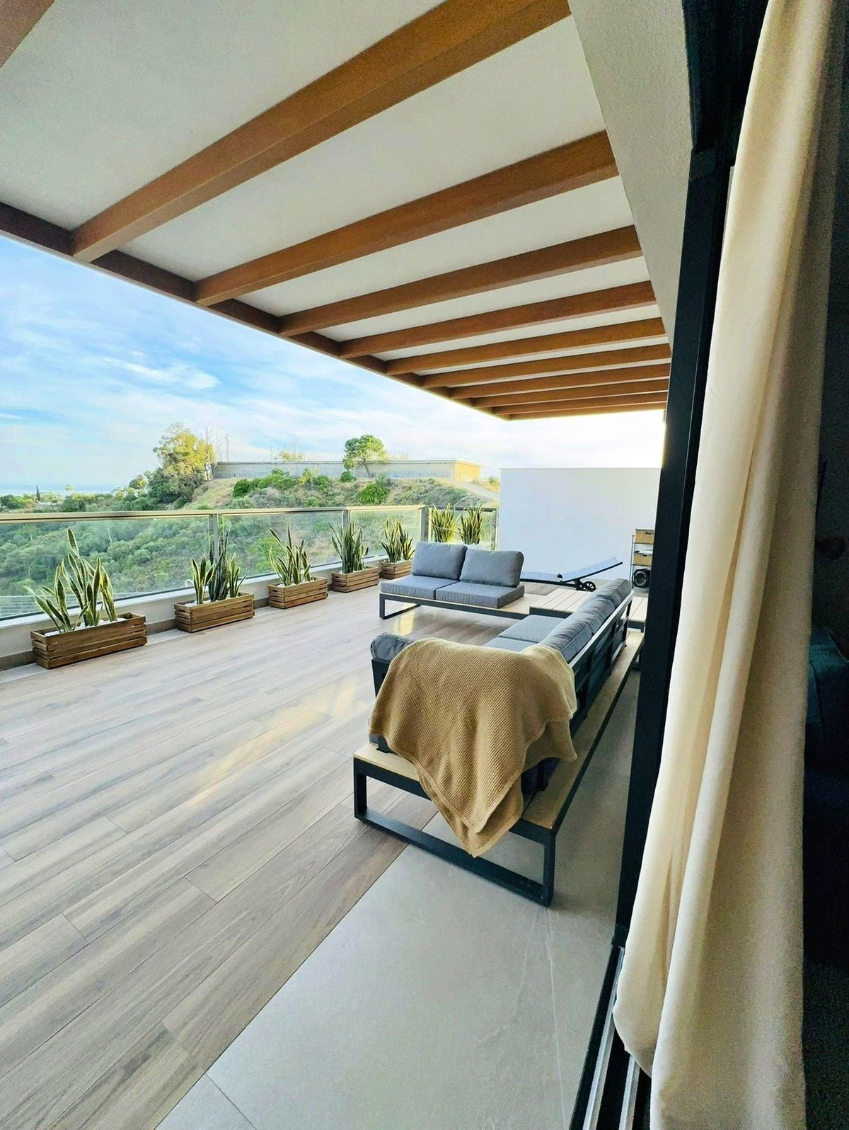 2 Bedroom Apartment in Marbella - Photo 9