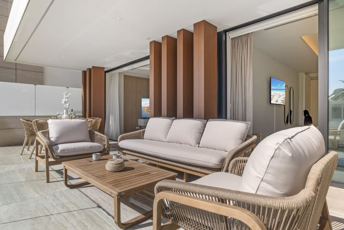 2 Bedroom Apartment in Estepona - Photo 8