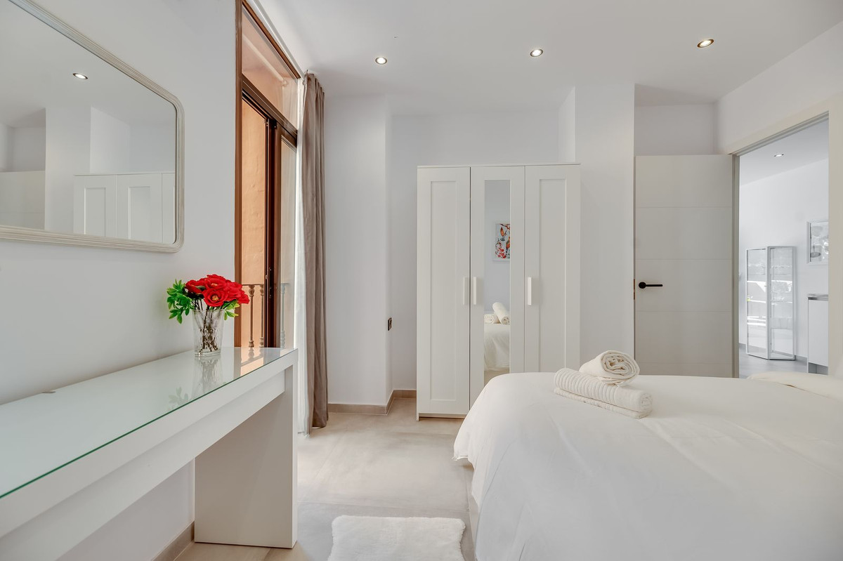 5 Bedroom Apartment in Estepona - Photo 27