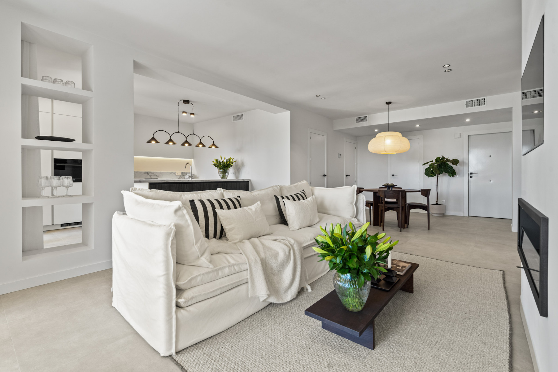 2 Bedroom Apartment in Estepona - Photo 5