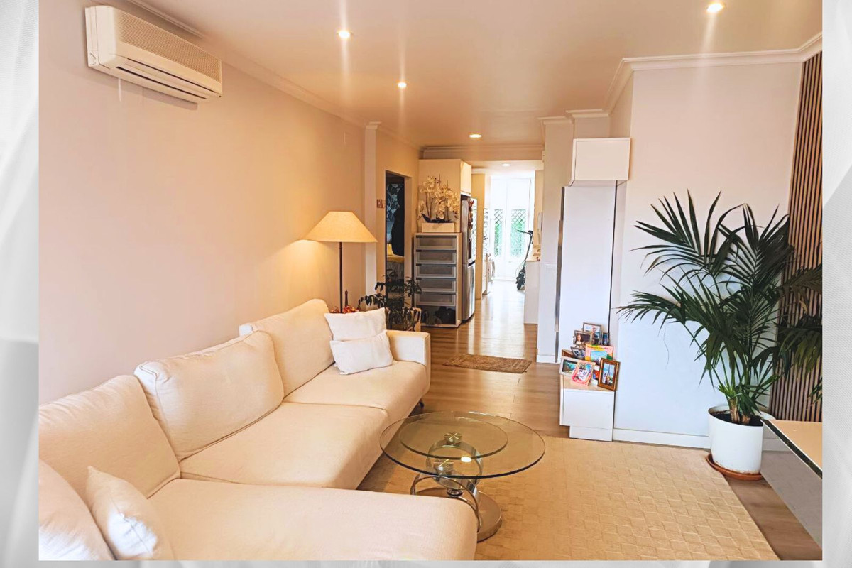 3 Bedroom Apartment in Marbella - Photo 2