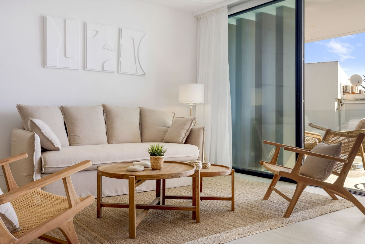 2 Bedroom Apartment in Estepona - Photo 15
