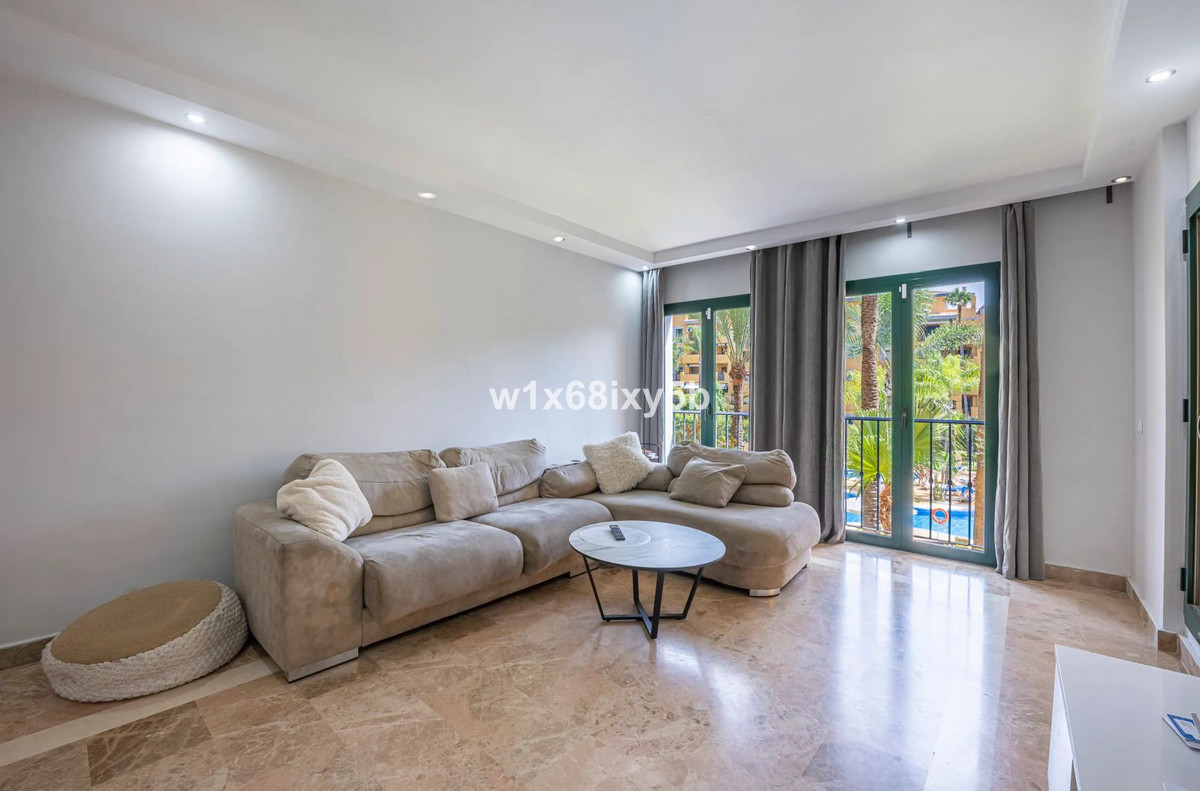 2 Bedroom Apartment in San Pedro de Alcántara - Photo 10