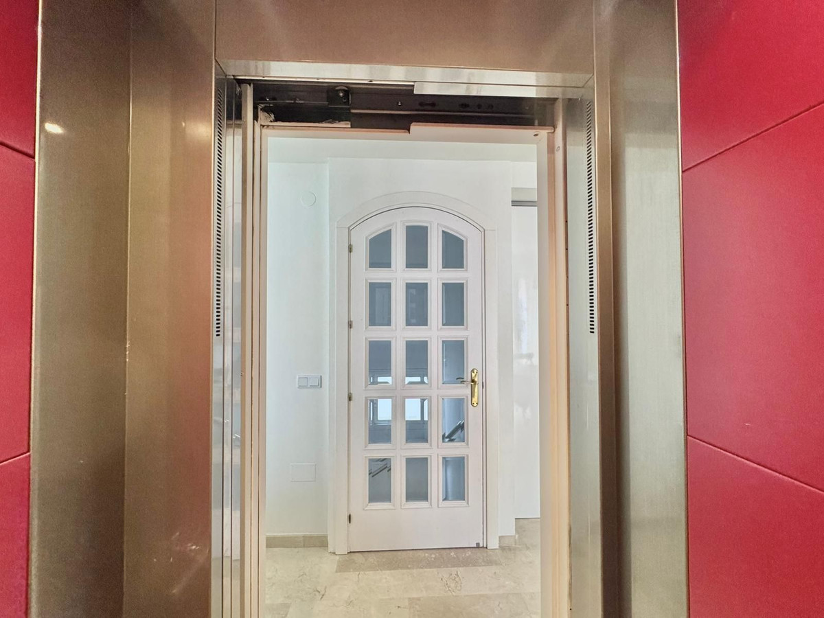 3 Bedroom Apartment in Fuengirola - Photo 13