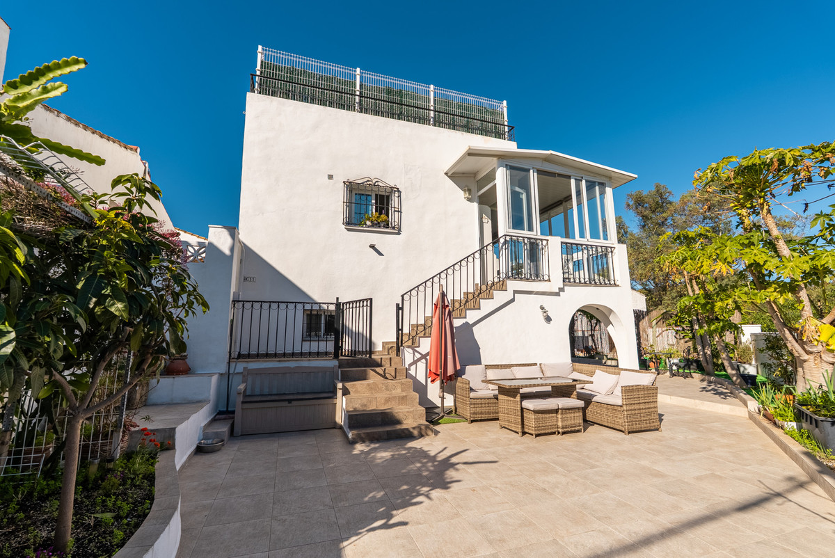 3 Bedroom Townhouse in Estepona - Photo 2