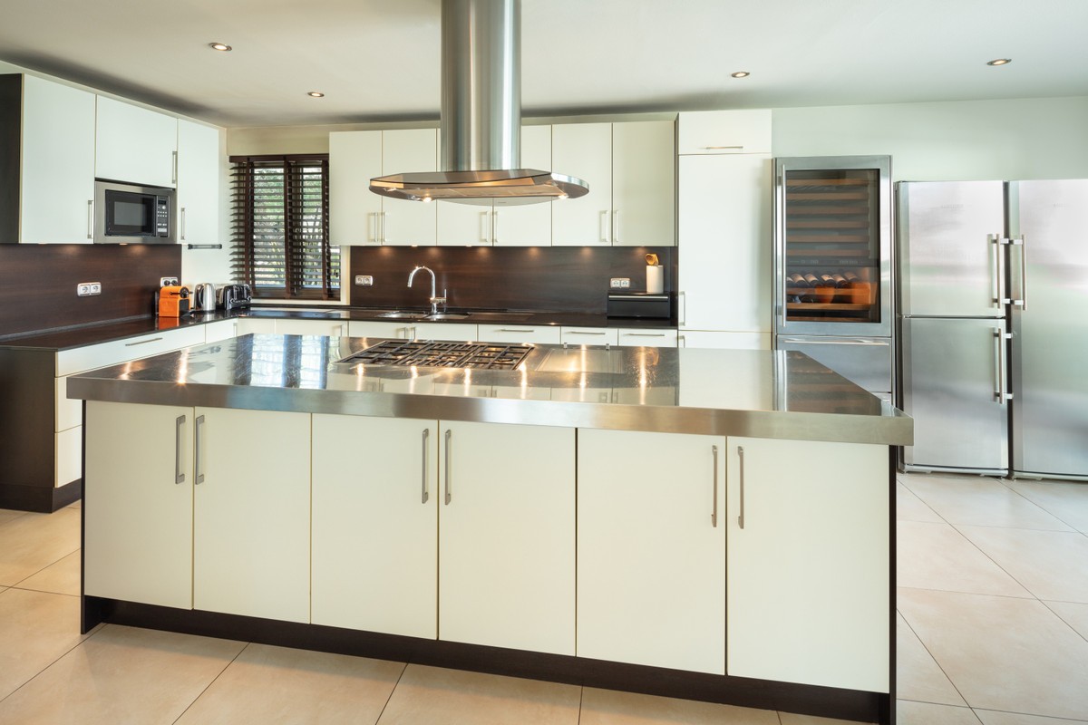 6 Bedroom Villa in Marbella - Photo 8