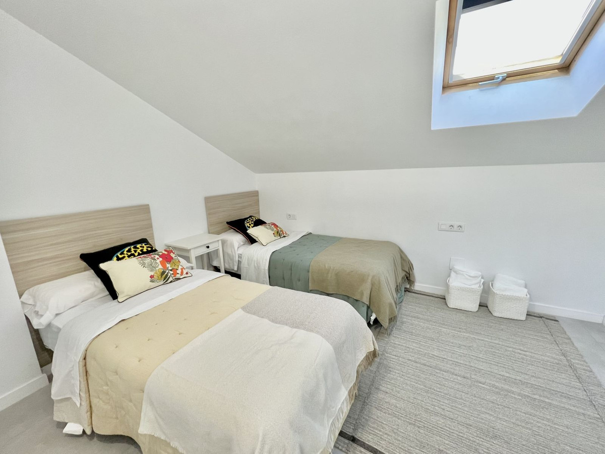 15 Bedroom Apartment in Málaga - Photo 19