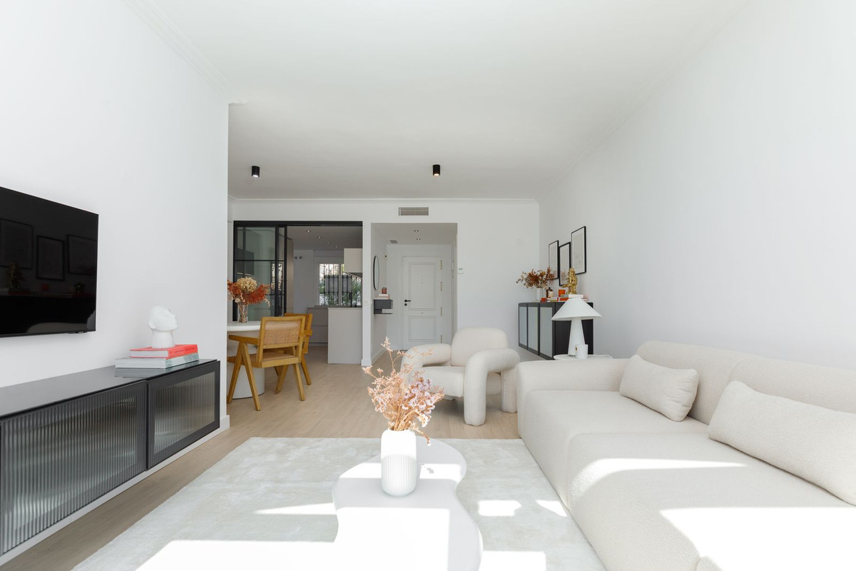 3 Bedroom Apartment in Benahavís - Photo 4