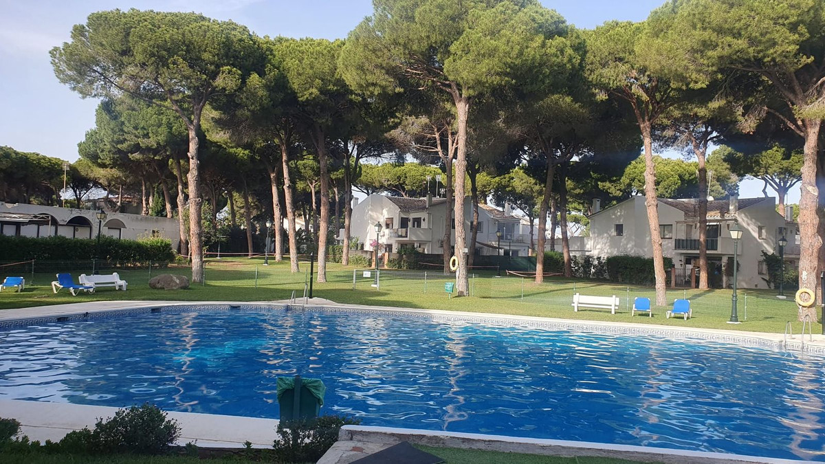 2 Bedroom Apartment in Estepona - Photo 10
