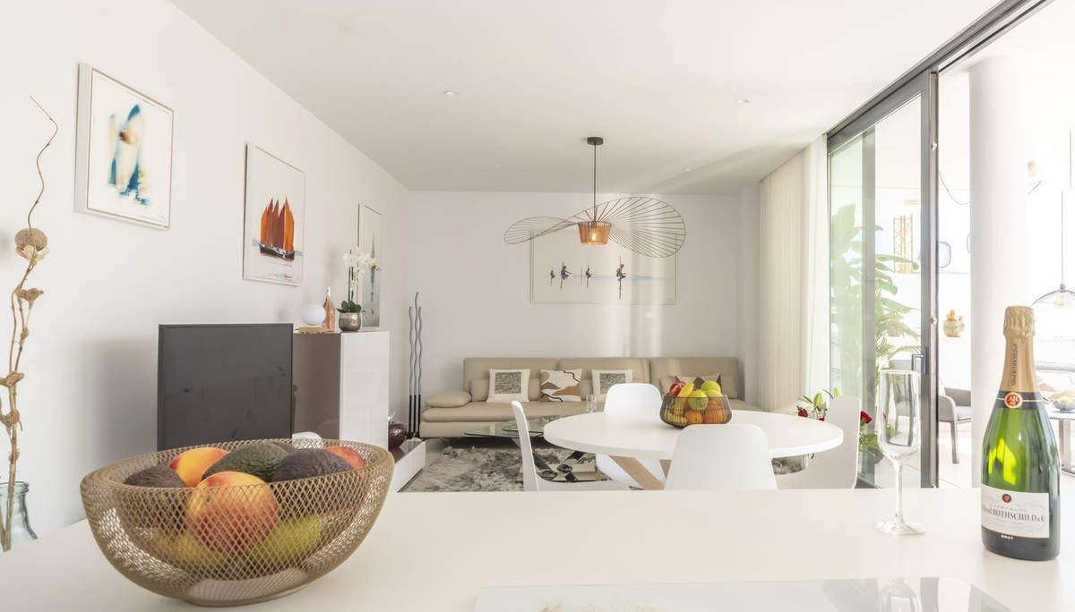 2 Bedroom Apartment in Benalmádena - Photo 7