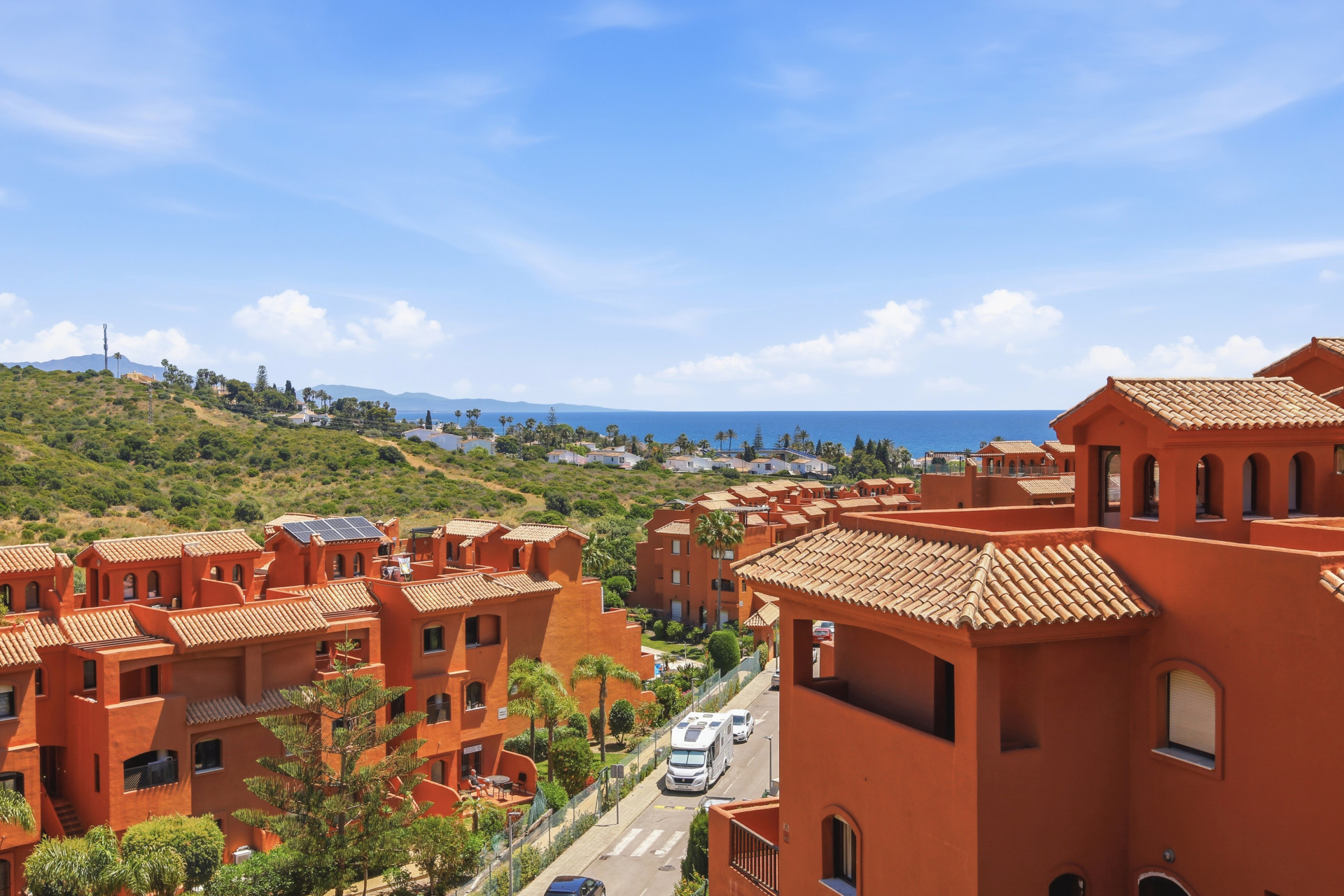 3 Bedroom Penthouse in Estepona - Photo 6