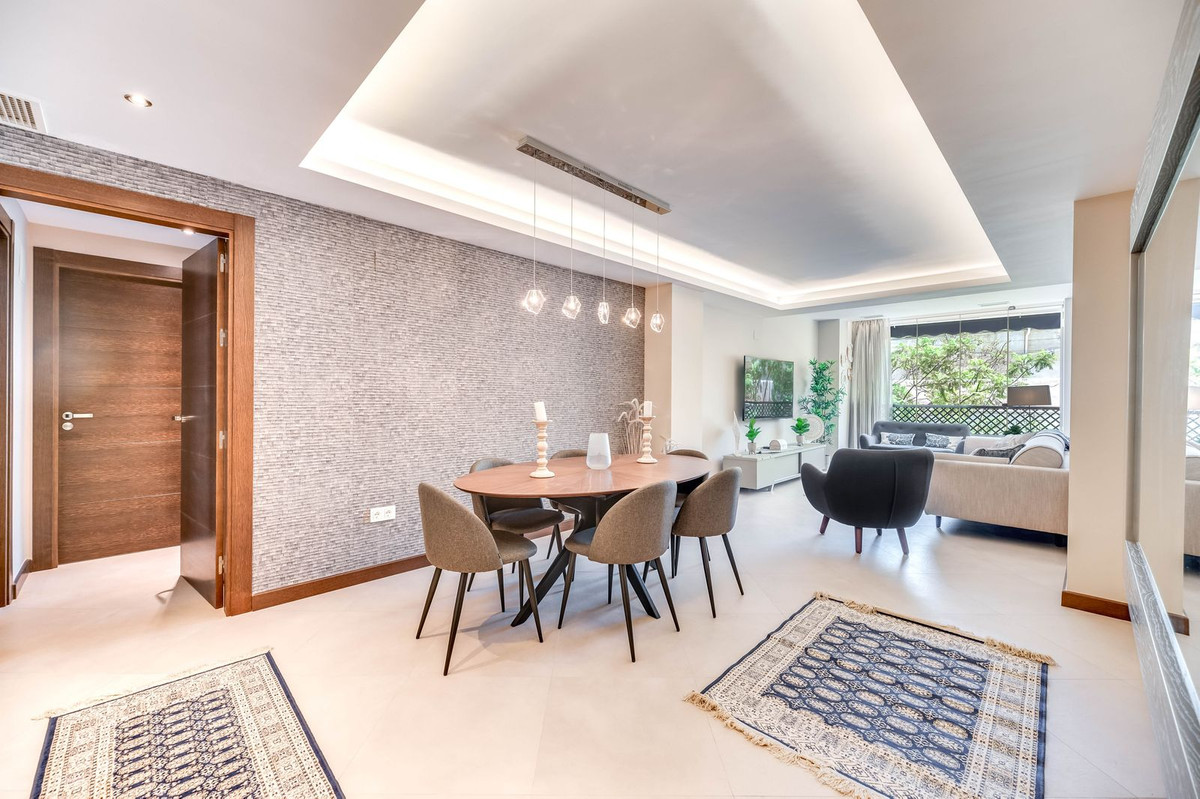 3 Bedroom Apartment in Marbella - Photo 3