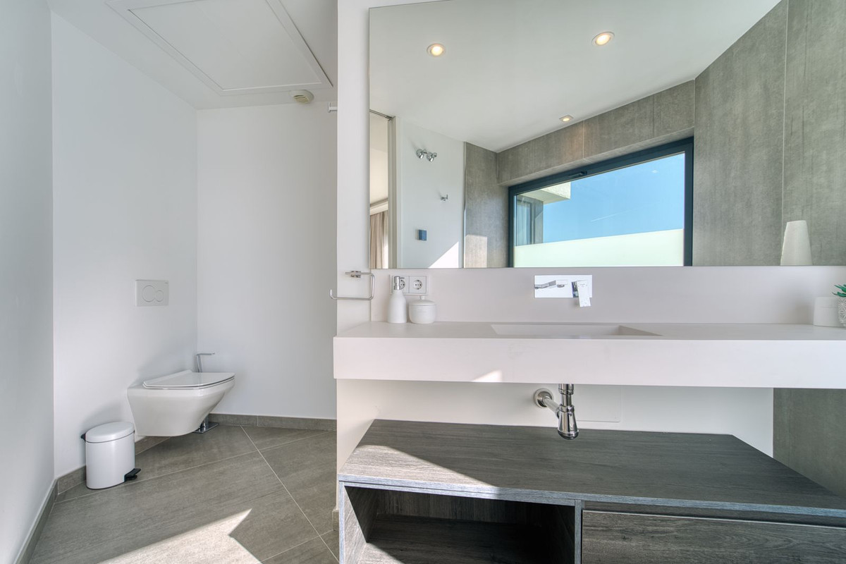 3 Bedroom Townhouse in Estepona - Photo 16