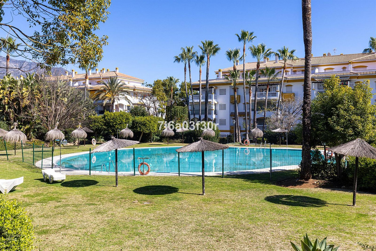 2 Bedroom Apartment in Marbella - Photo 32