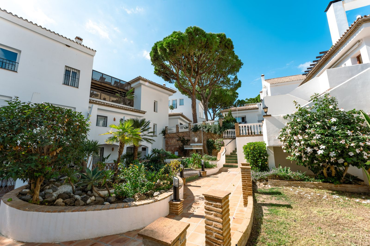 2 Bedroom Apartment in Marbella - Photo 25