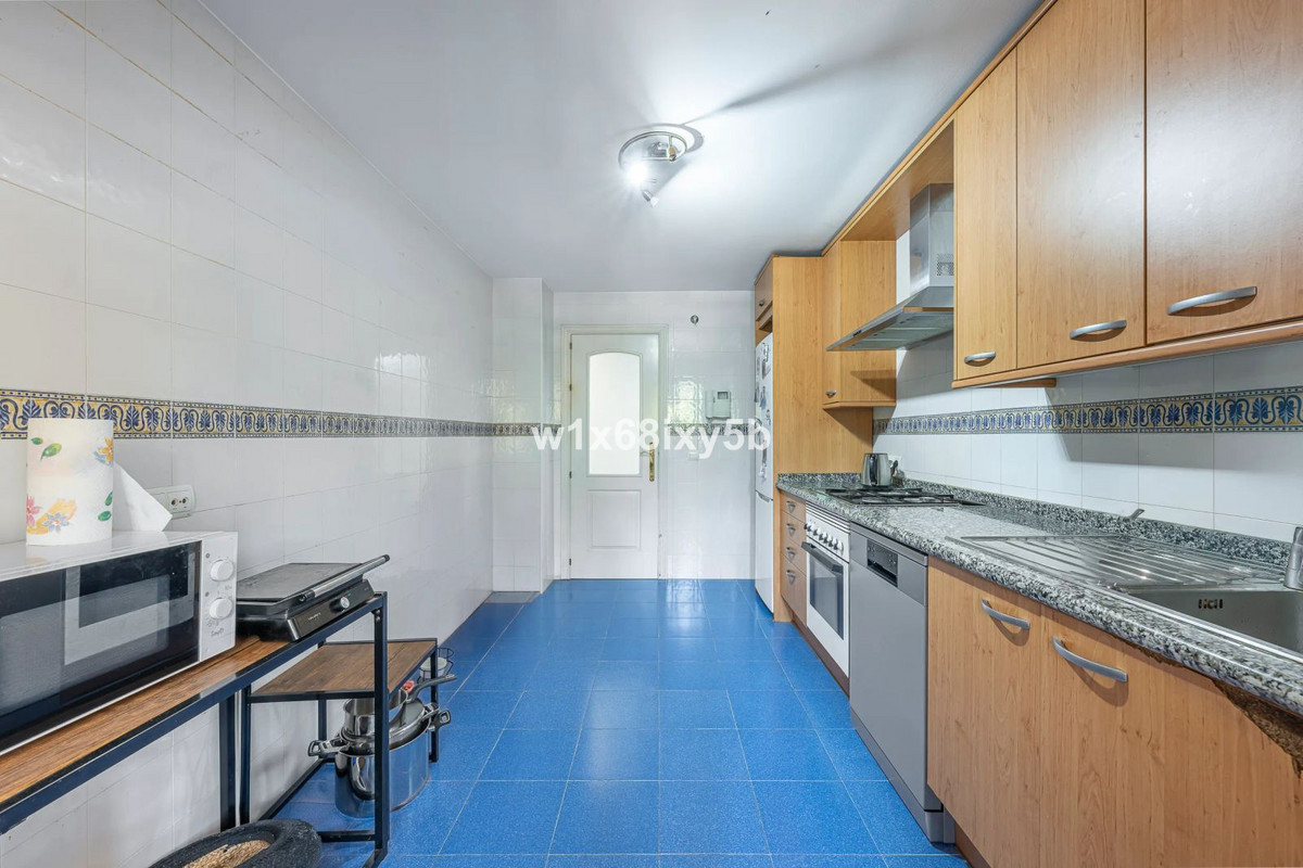 2 Bedroom Apartment in San Pedro de Alcántara - Photo 6