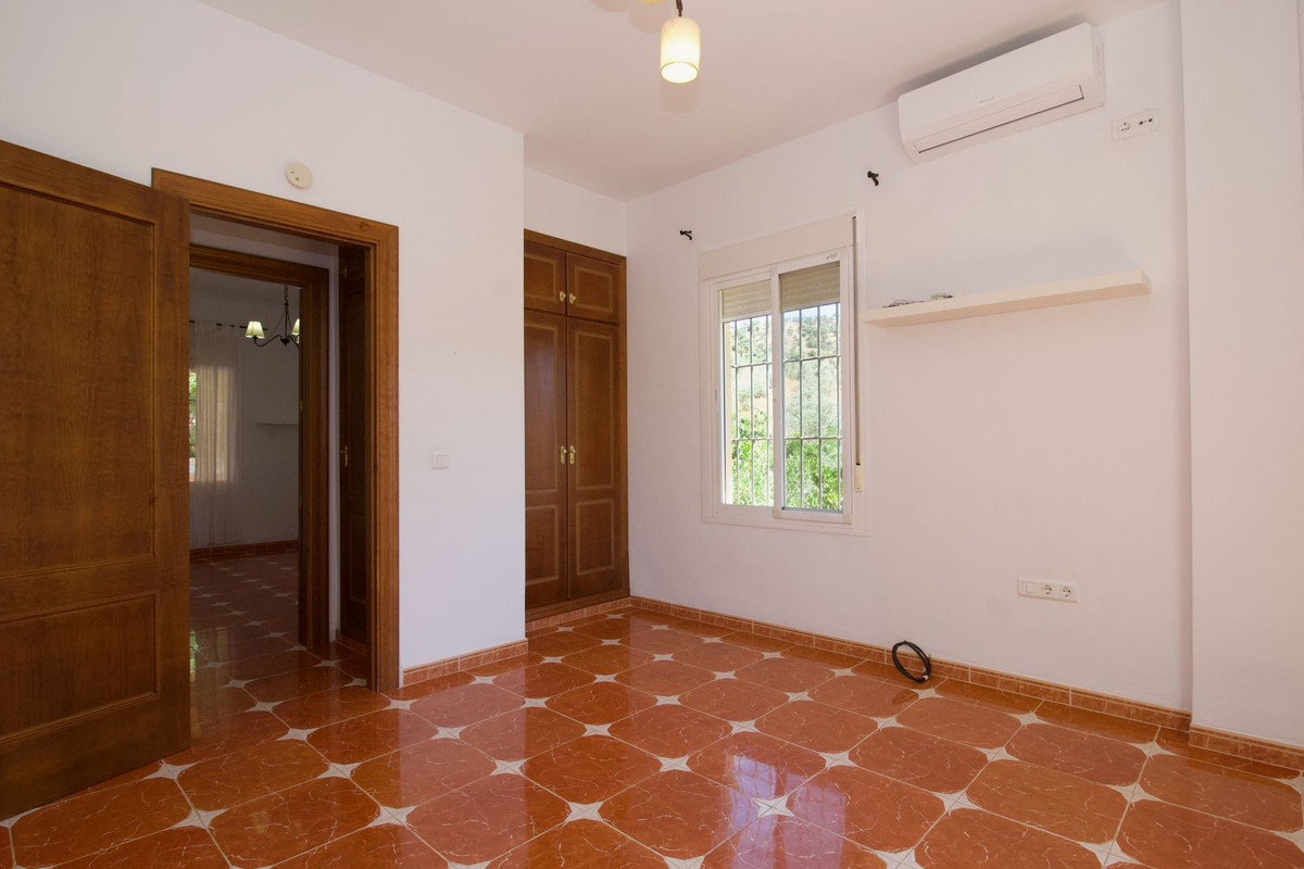 3 Bedroom Villa in Coín - Photo 30