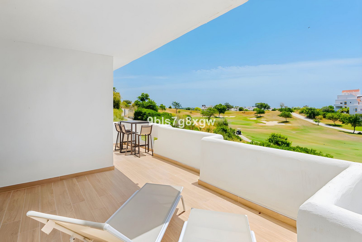 2 Bedroom Apartment in Estepona - Photo 8