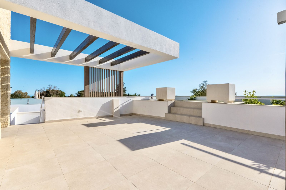 4 Bedroom Villa in Marbella - Photo 30