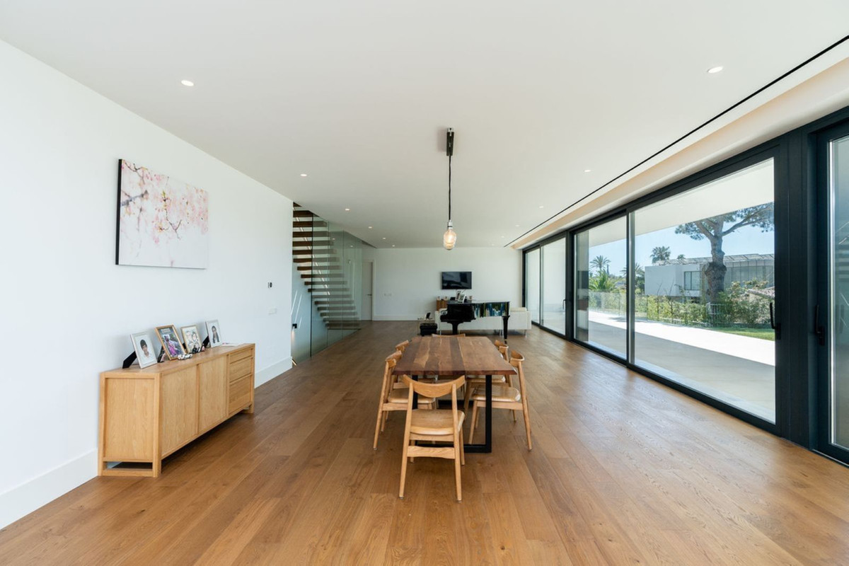 6 Bedroom Villa in Marbella - Photo 11